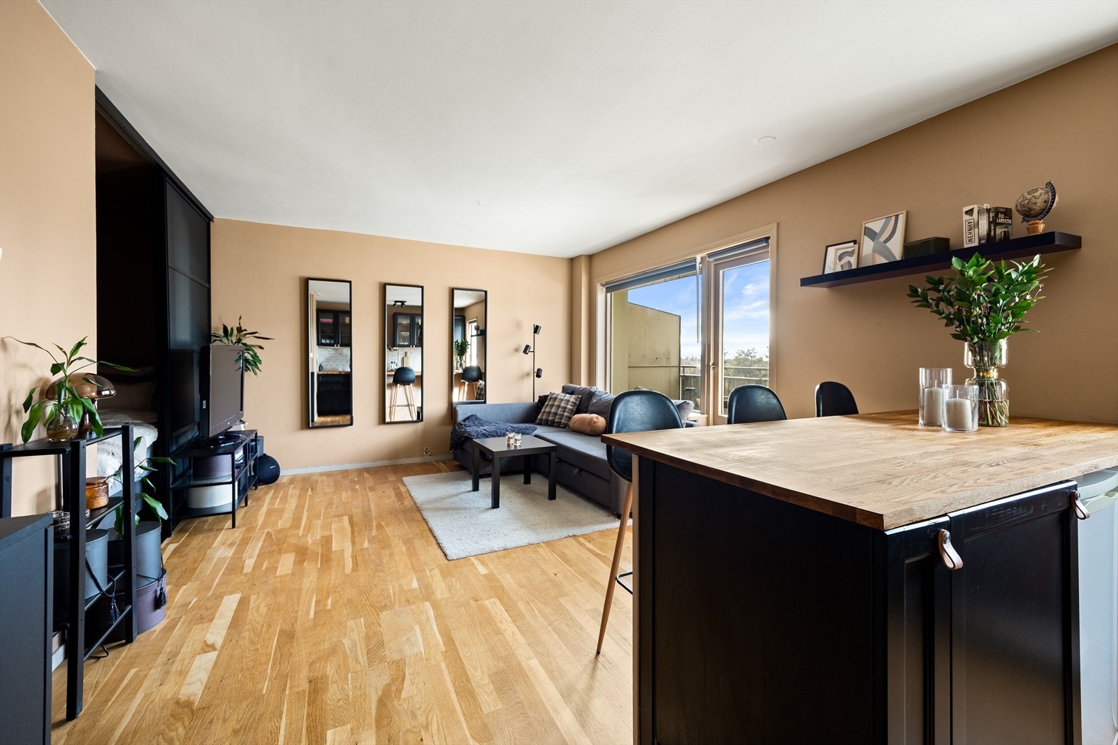 Varmtvann og fyring er inkludert i felleskostnadene. Galleribilde