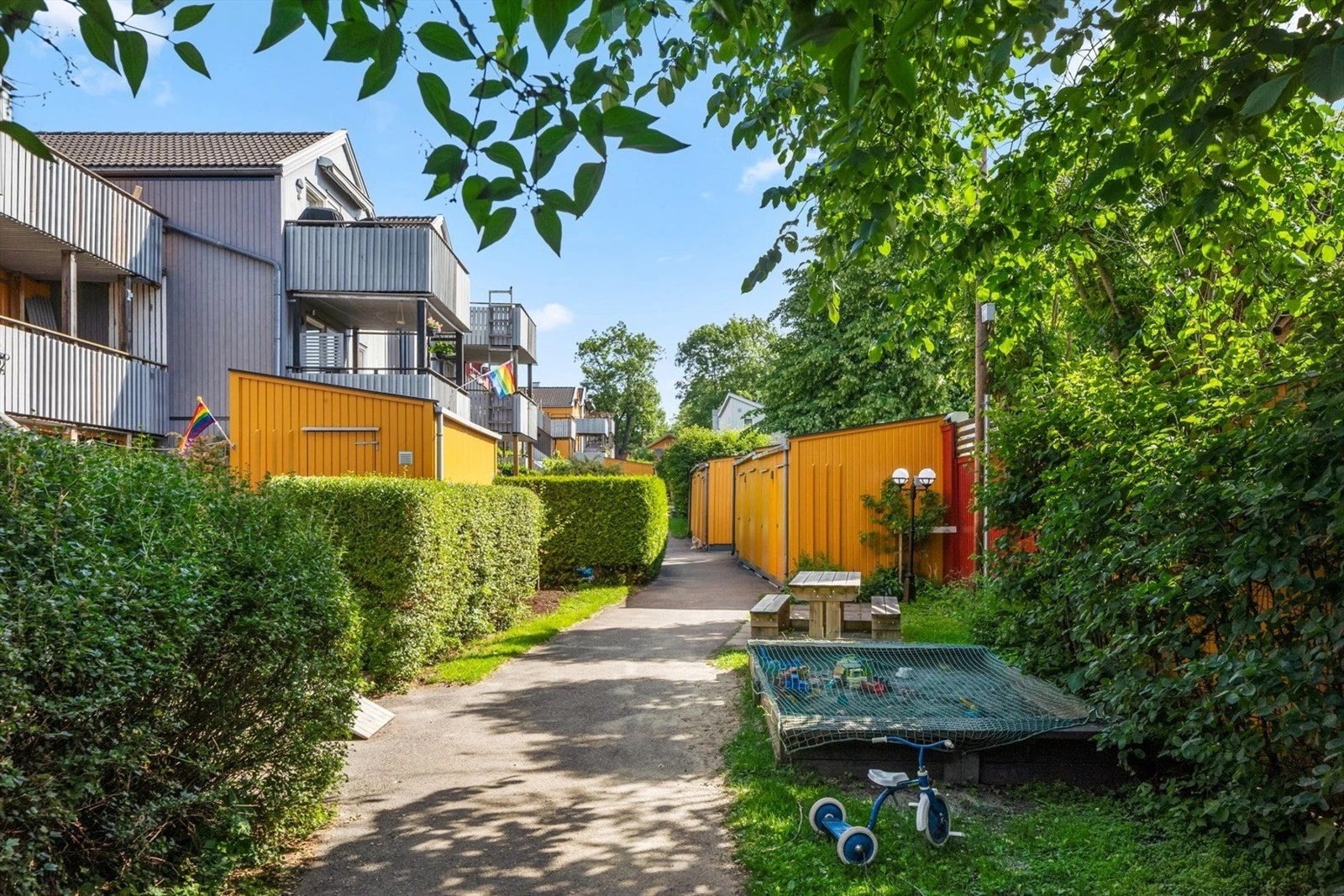 Selgers eget bilde av de hyggelige fellesområdene i bakgården. Galleribilde