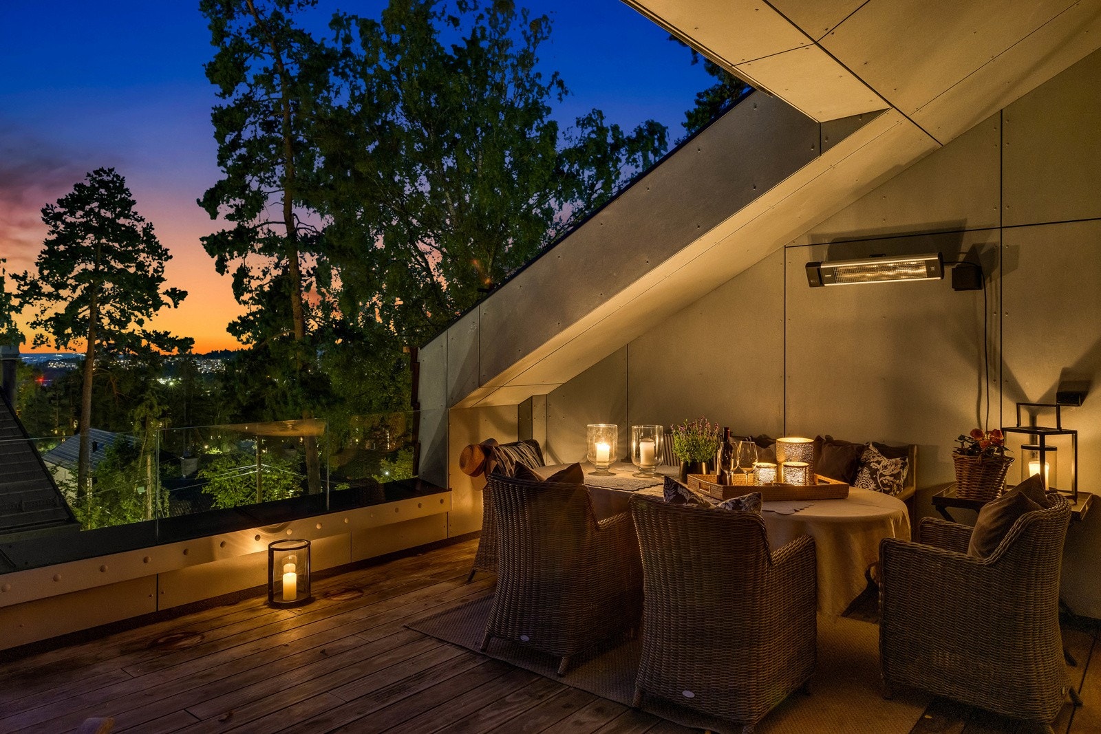 Kveldsstemning på takterrassen. Galleribilde
