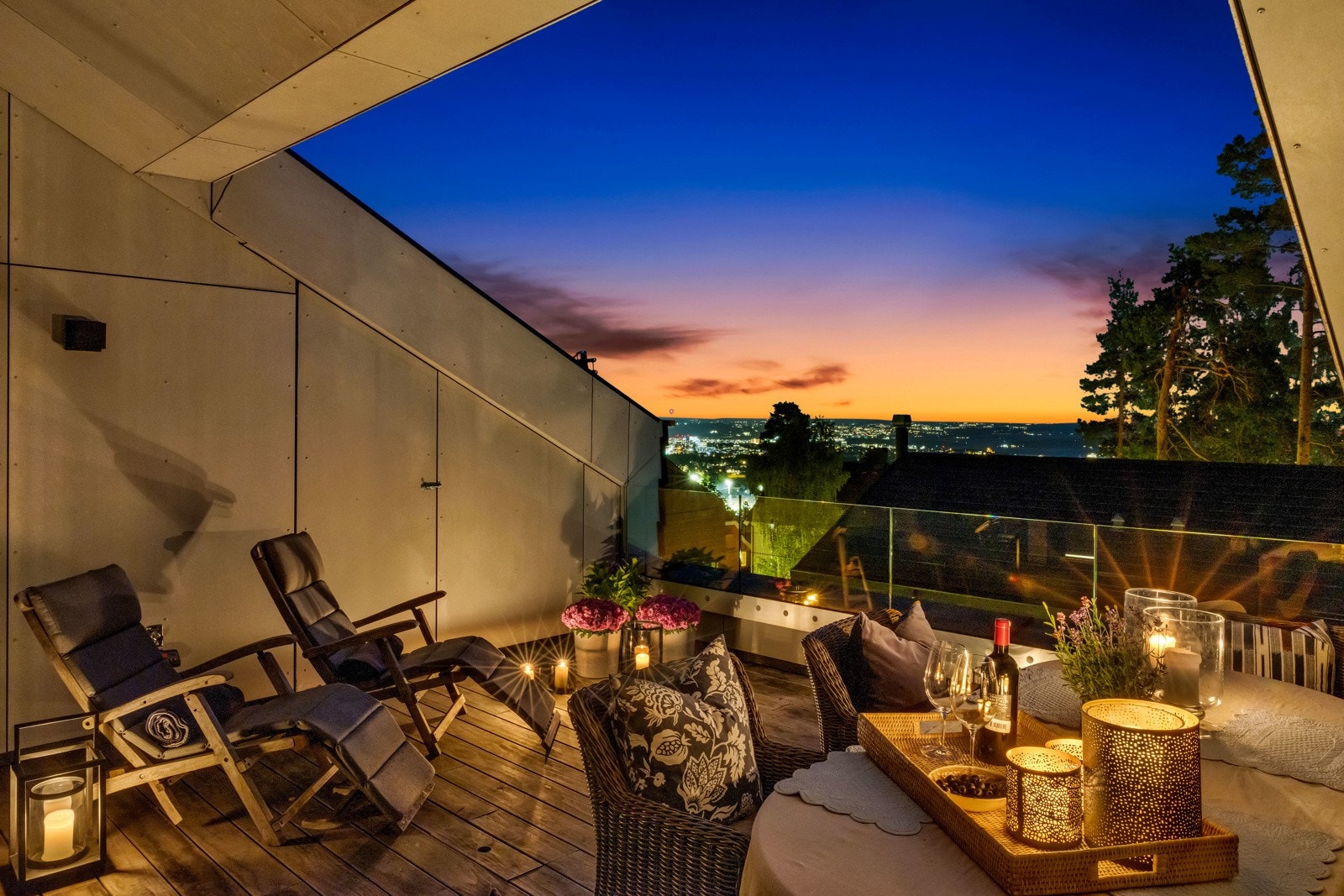 Kveldsstemning på takterrassen. Galleribilde