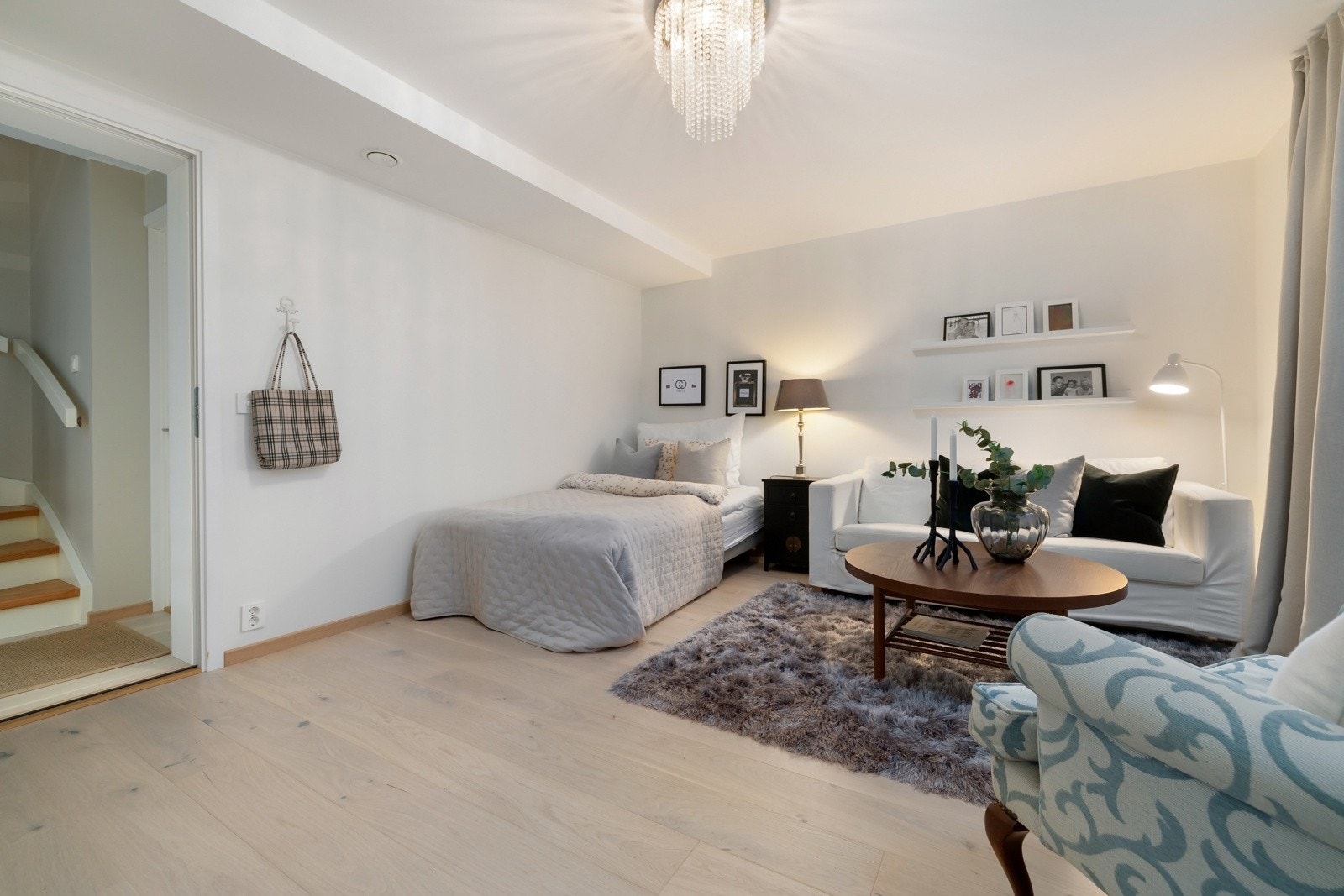 Gjestedelen har gode innredningsmuligheter, ettersom hvilke behov man ønsker seg. Galleribilde
