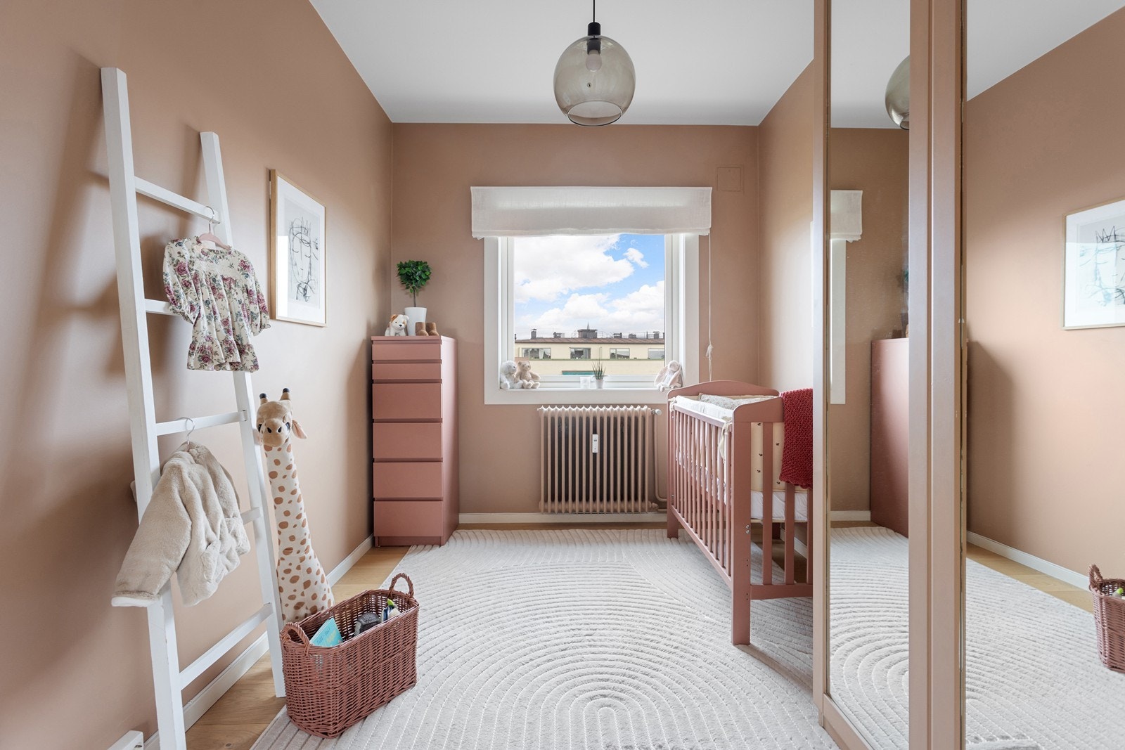 Soverom II har god plass til seng og garderobeskap. Galleribilde