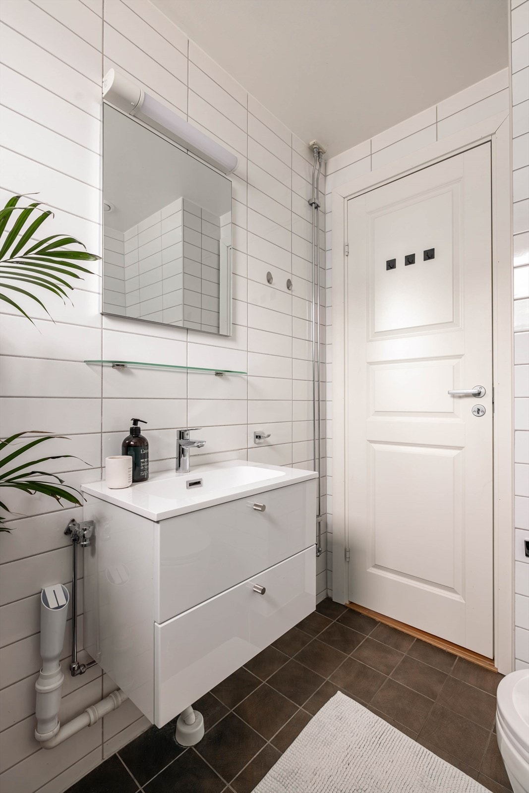 Det er god plass til oppbevaring i underskap. I tillegg kan man sette inn ekstra skap/hyller hvis man ønsker det. Galleribilde