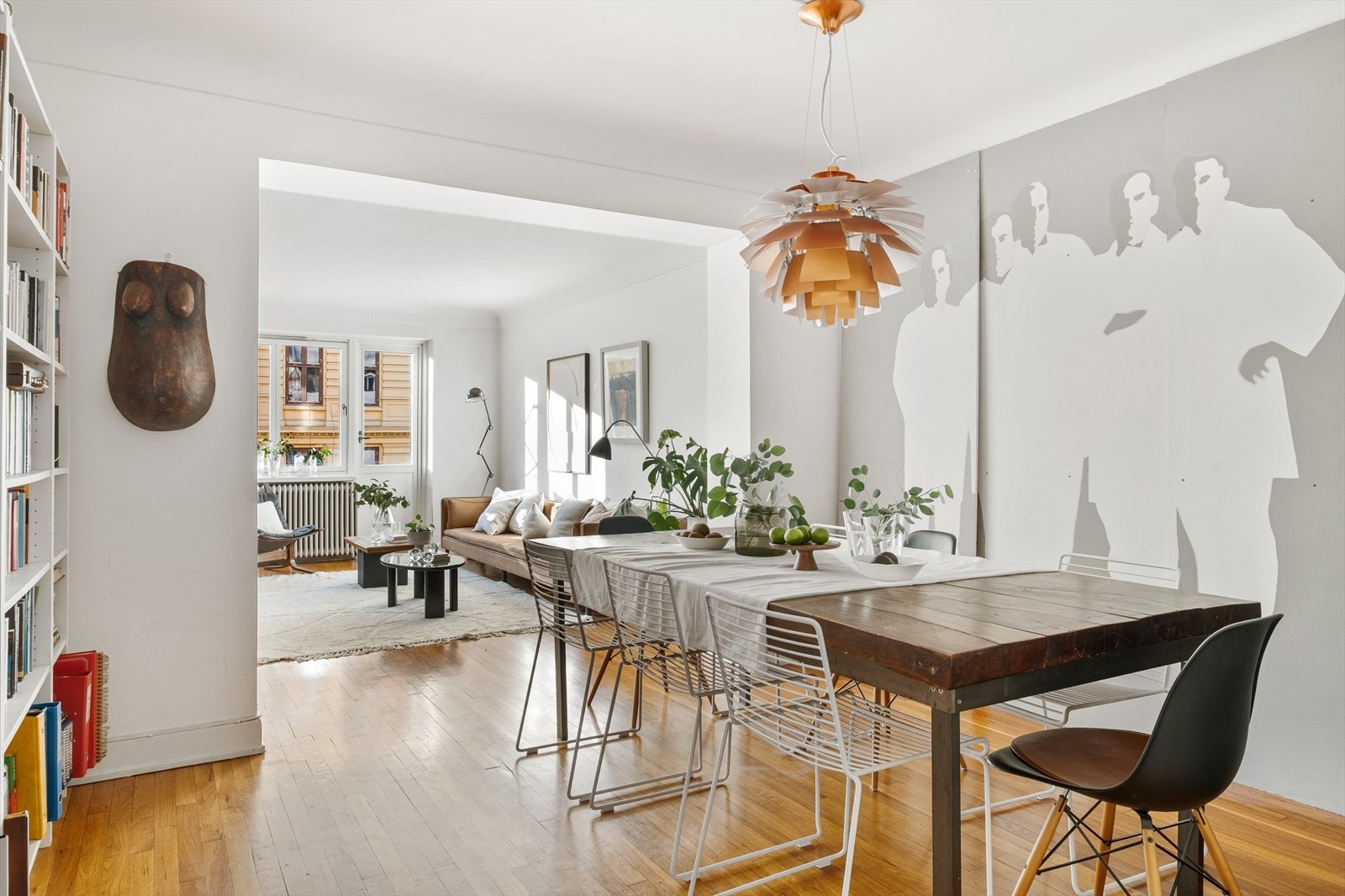 Det er godt med plass til langbord - perfekt for sosiale sammenkomster! Galleribilde