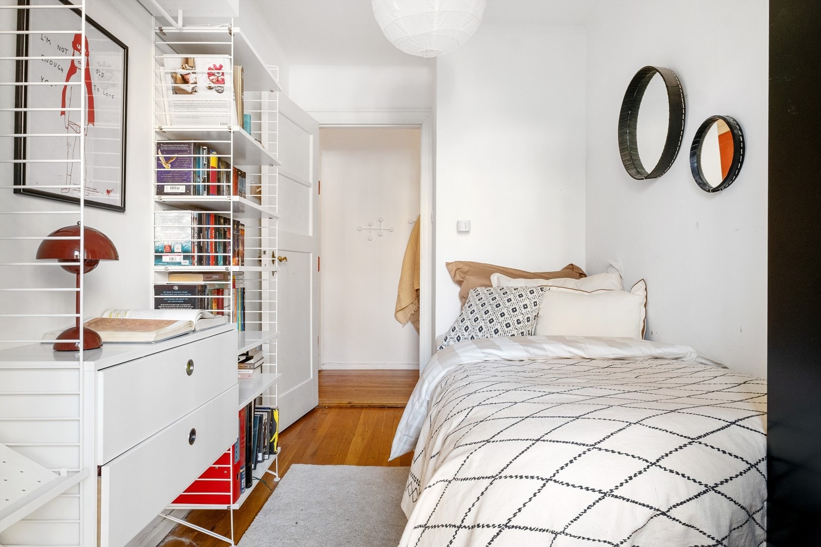 Soverom nr. 2 har plass til seng og garderobeløsning Galleribilde