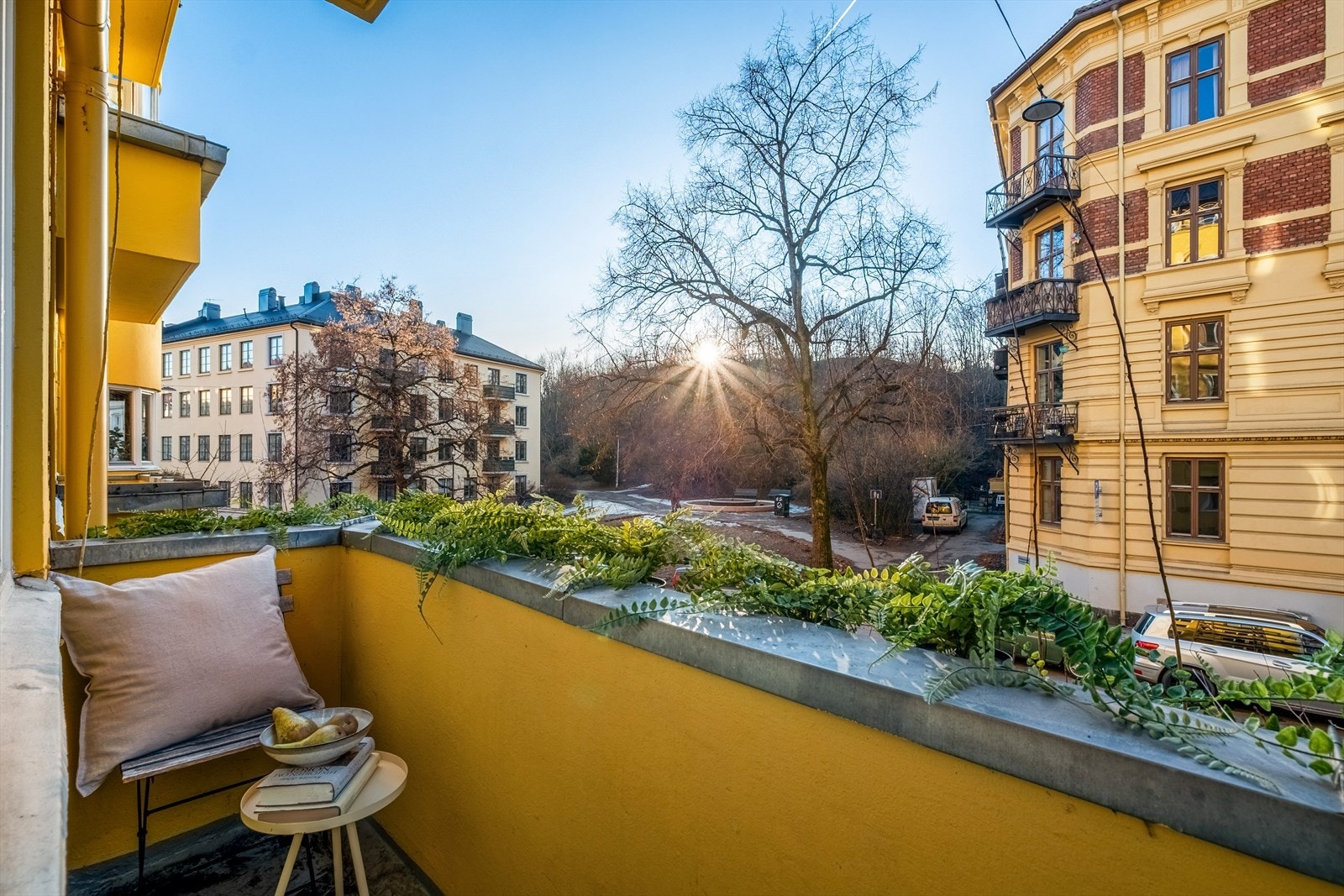 Leiligheten har 2 solrike balkonger - Én østvendt med morgensol, og én vestvendt med ettermiddags- og tidlig kveldssol Galleribilde