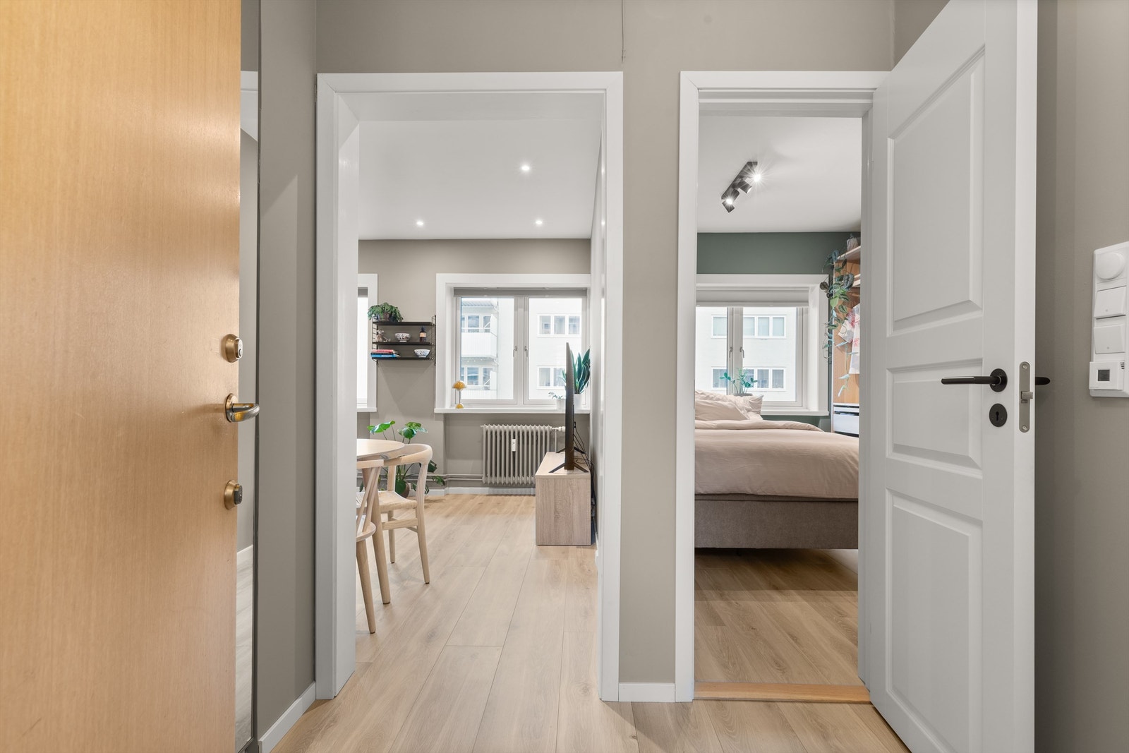 Entréen knytter boligens rom fint sammen. Galleribilde