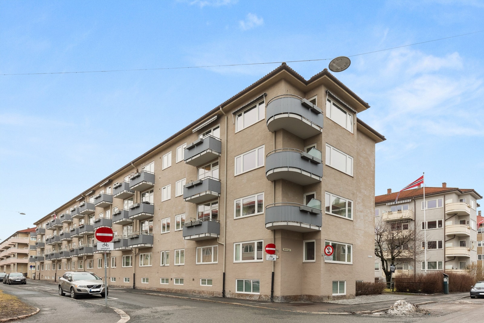 Leiligheten har en flott beliggenhet, tilbaketrukket og samtidig kun få minutter unna alt hva Grünerløkka har å tilby. Galleribilde