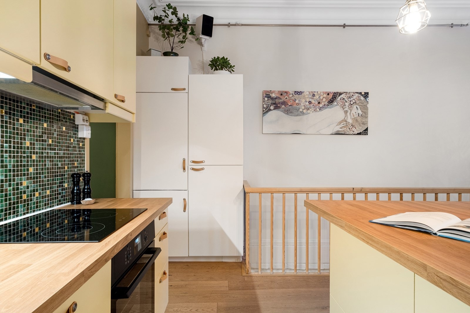 Leiligheten har flere smarte løsninger for oppbevaring. Galleribilde