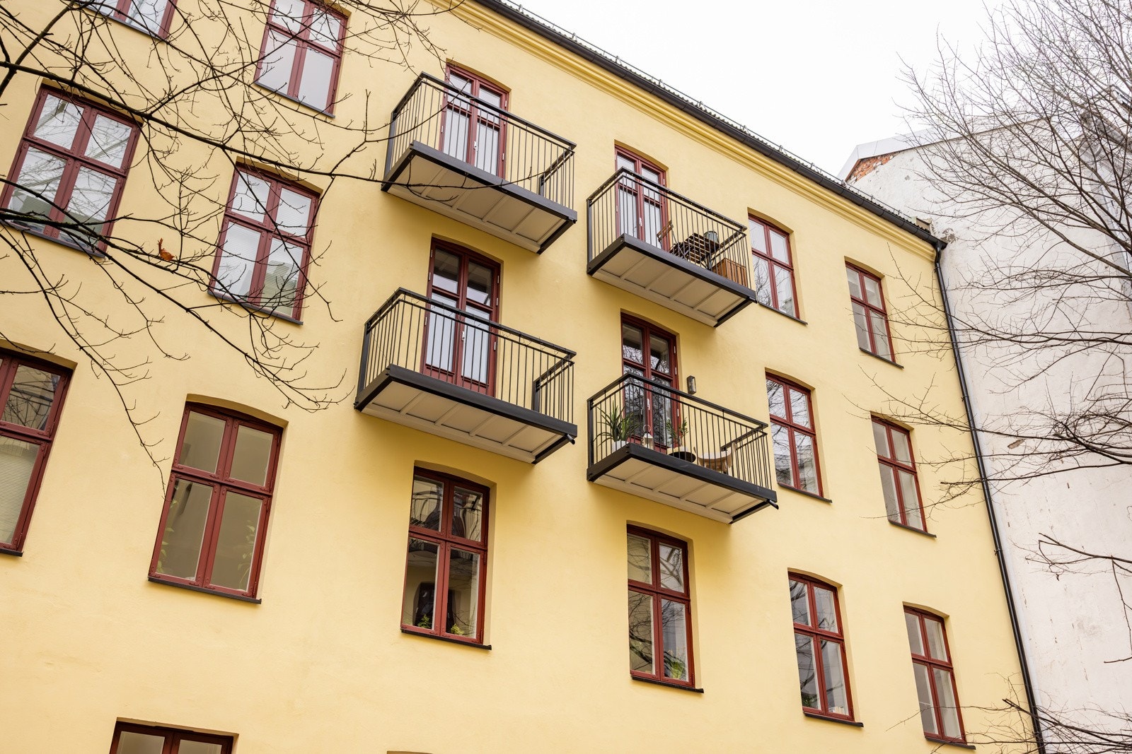 Balkongene ble montert i 2022. Galleribilde