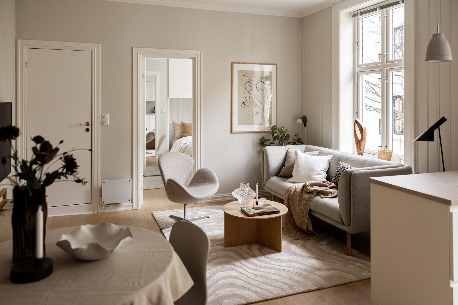 Meget gode lysforhold fra store klassiske vinduer. Galleribilde