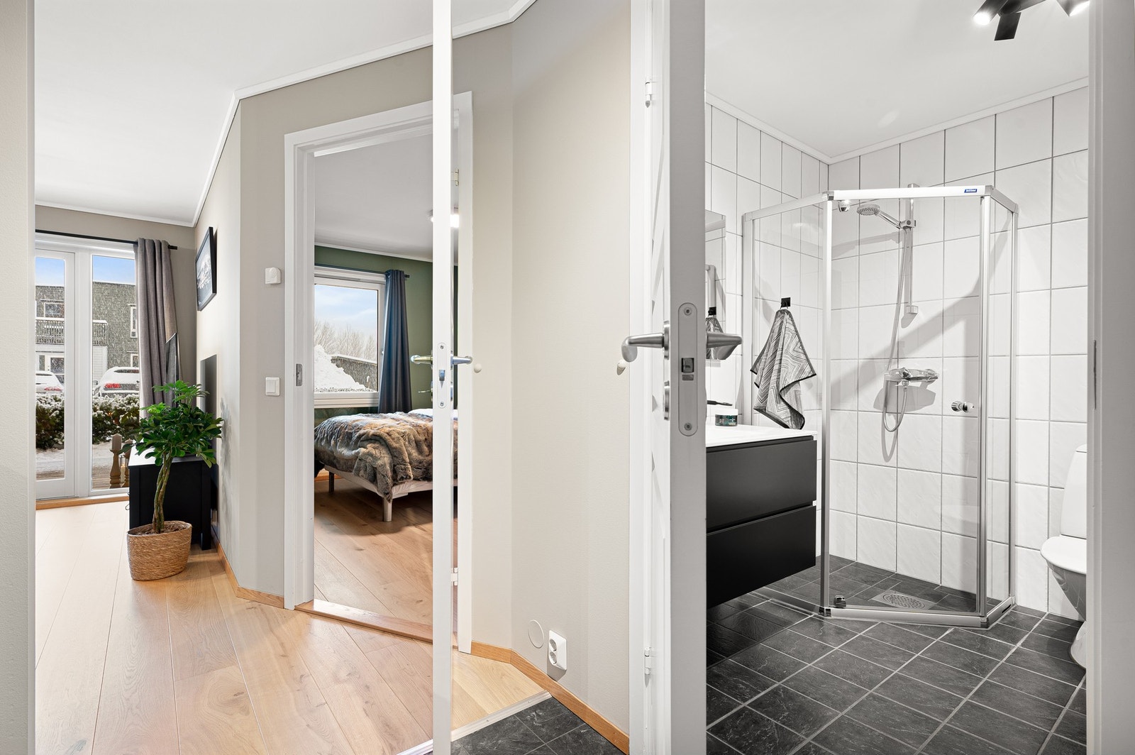 Badet ligger i tilknytning til gang/inngangspartiet. Galleribilde