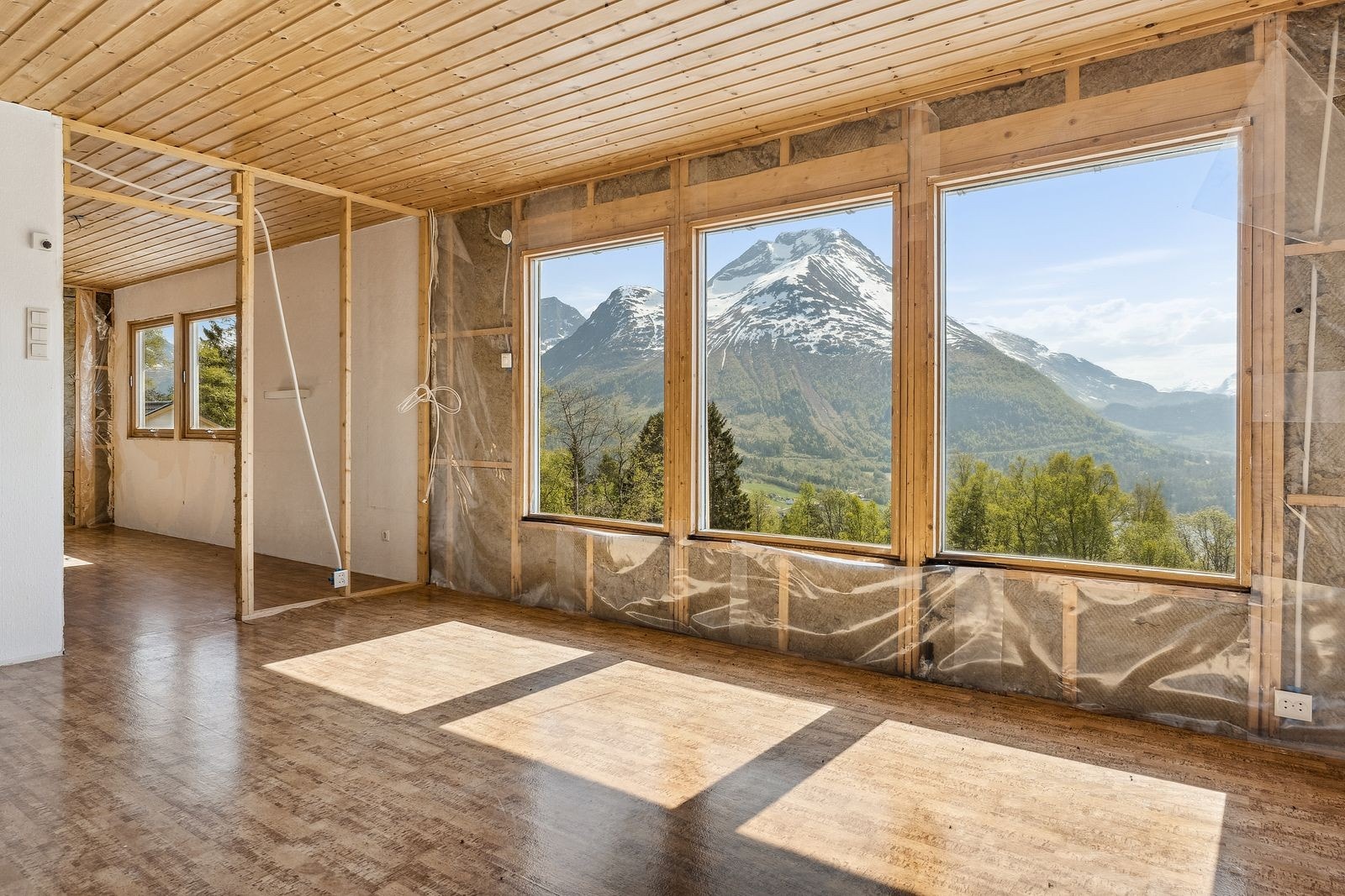 Her får du naturen rett inn i stua Galleribilde