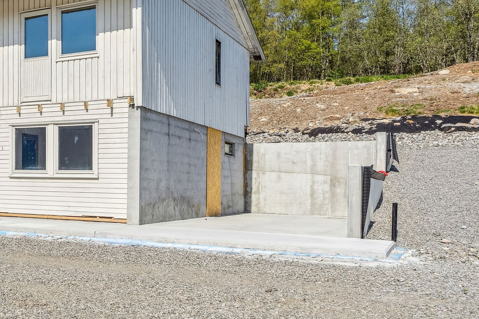Her ser du litt av dei nye murane og den nye dreneringa Galleribilde