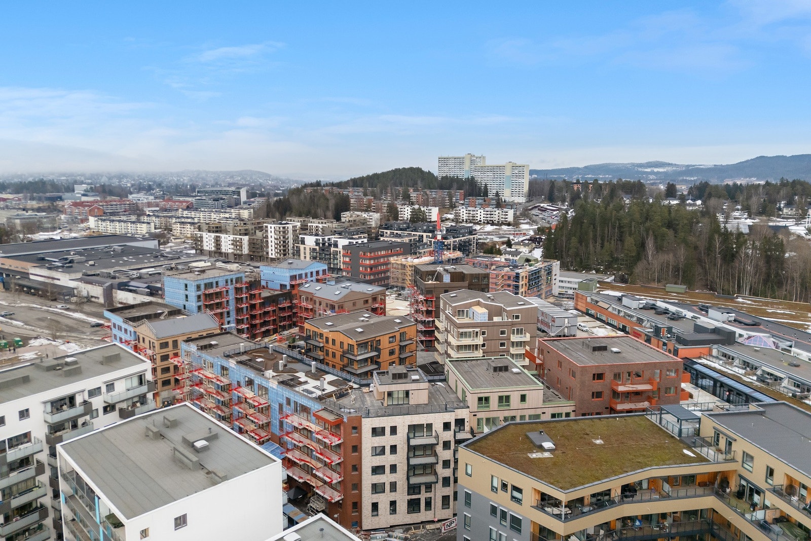 Egen gjesteleilighet, unik takterrasse, sykkelverksted, møte- /selskapslokaler og hobbyrom Galleribilde