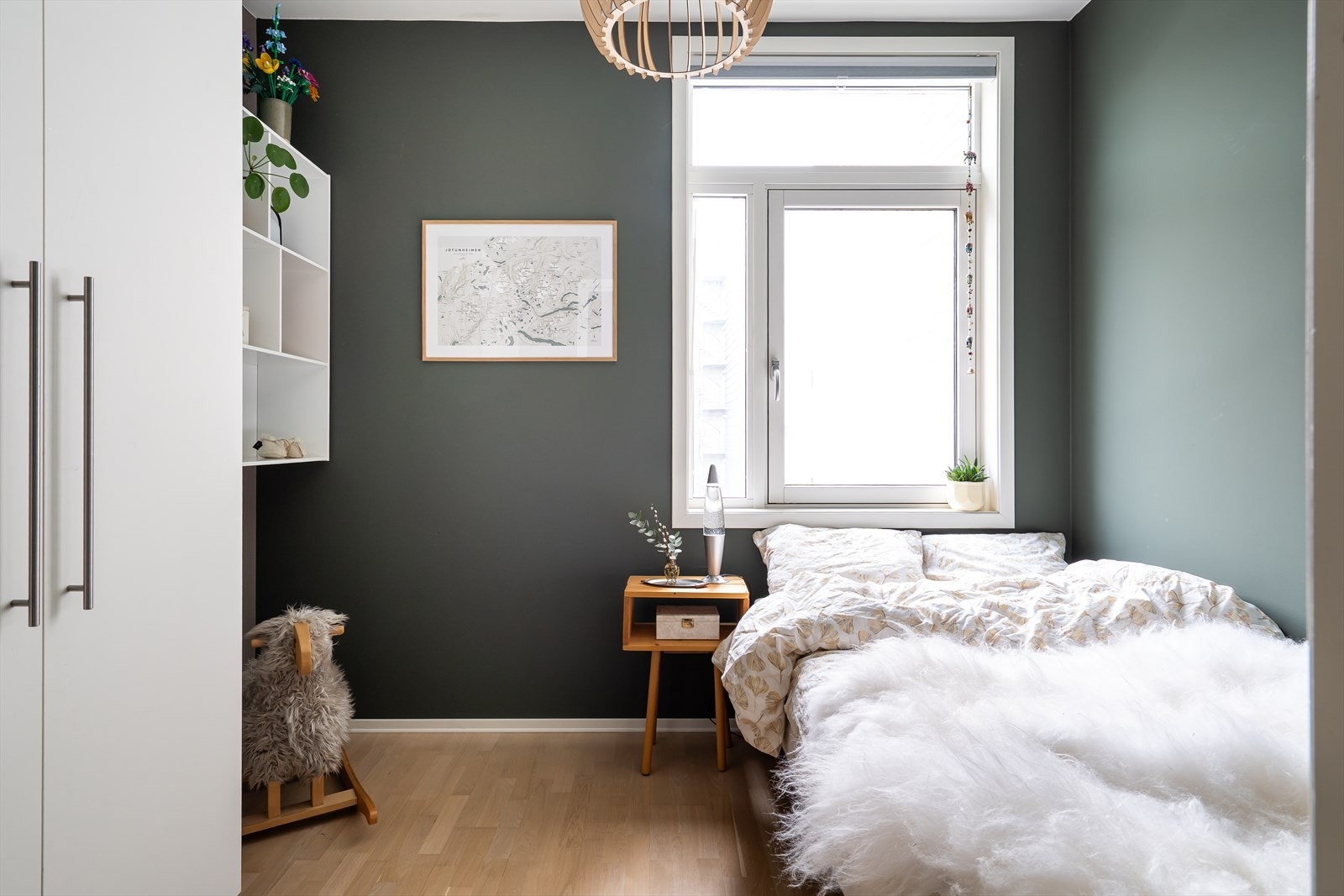 Boligens soverom nr. 2 - perfekt størrelse for barnerom eller gjesterom. Galleribilde