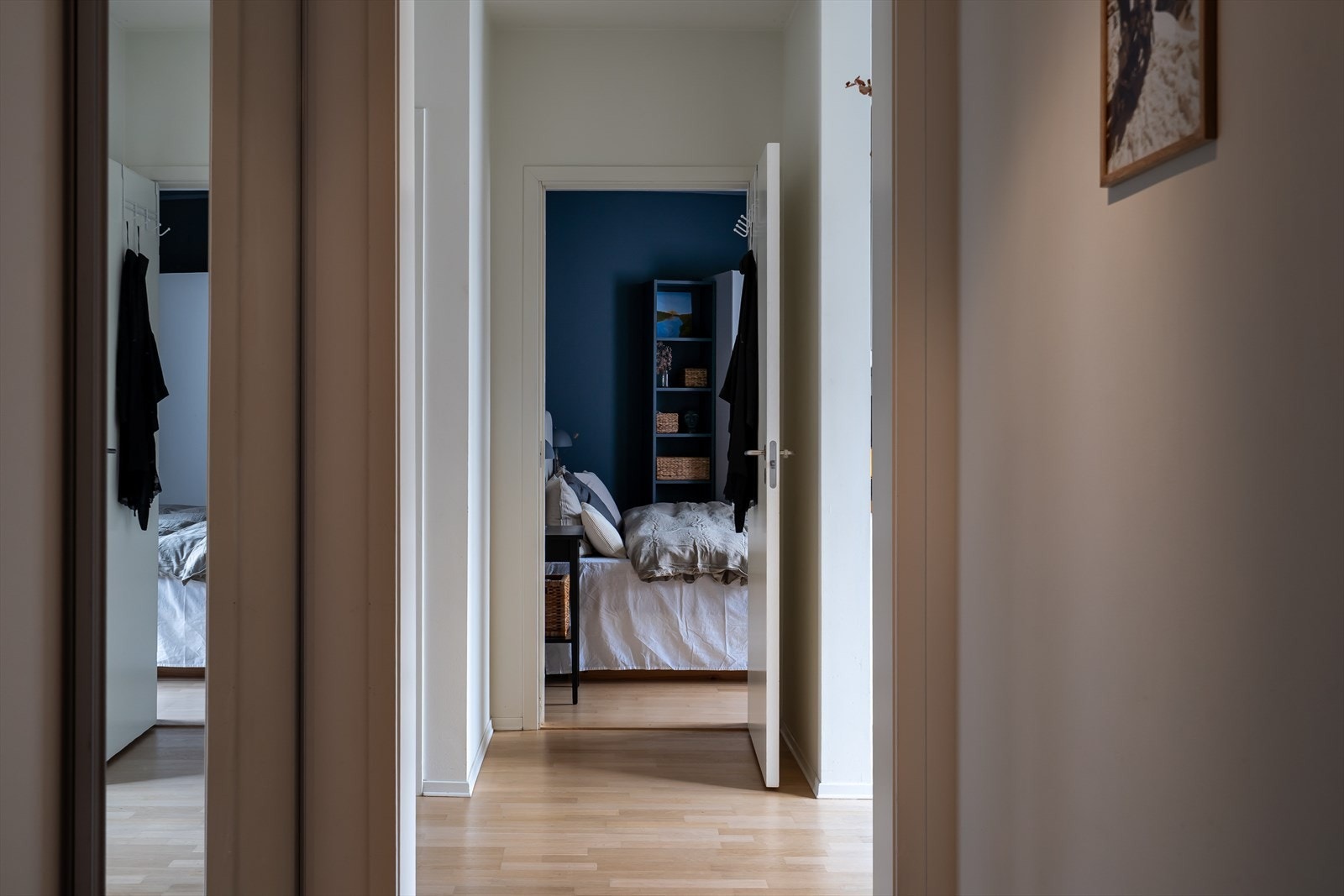 Gang inn til leilighetens rom. Galleribilde