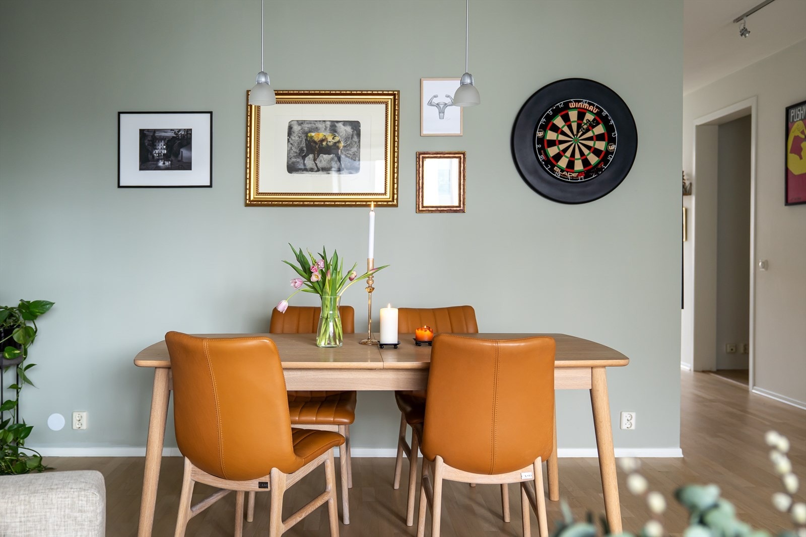 Dette er den perfekte familiebolig eller for deg som setter pris på litt større plass og enkel hverdag. Galleribilde