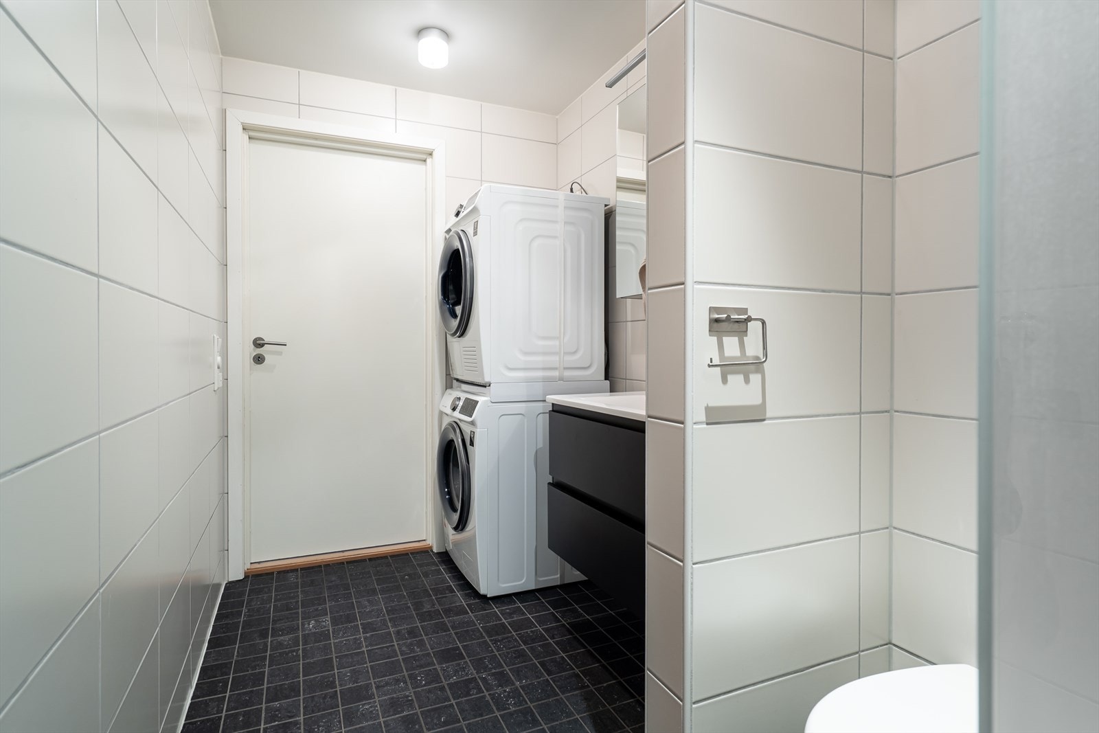 Baderommet har gjennom tidene blitt oppgradert med nyere baderomsinnredning. Galleribilde