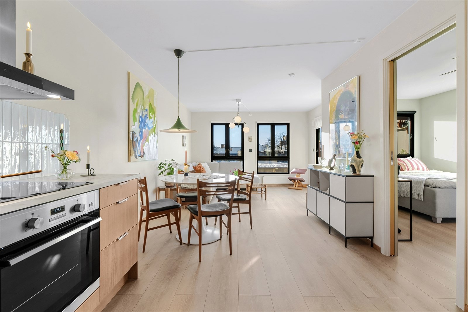 Åpen og lys leilighet med meget gode innredningsmuligheter Galleribilde