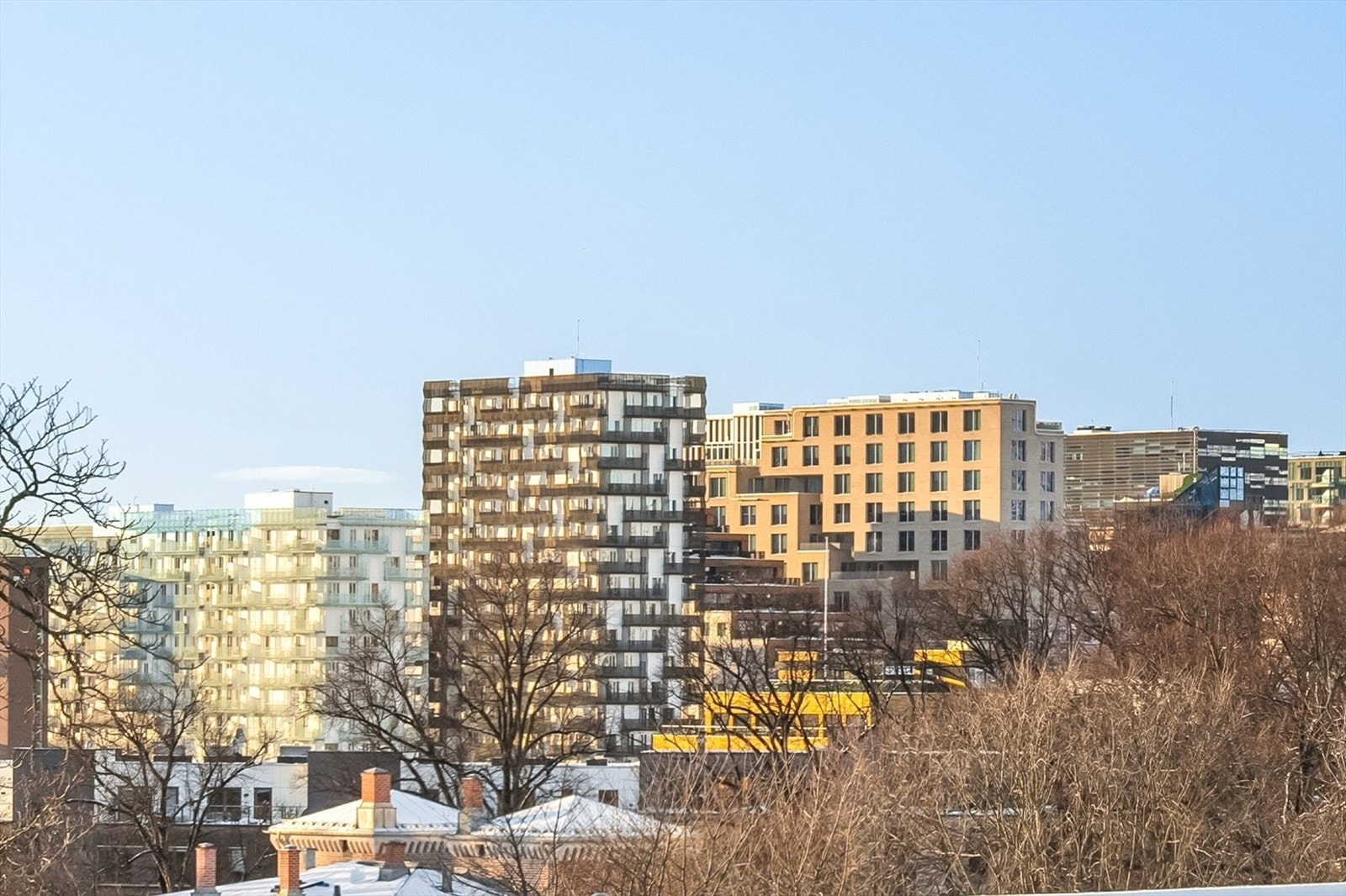 Leiligheten ligger høyt i bygget med flott utsyn og utsikt mot bl.a. Barcode, Ekeberg og Oslo by Galleribilde