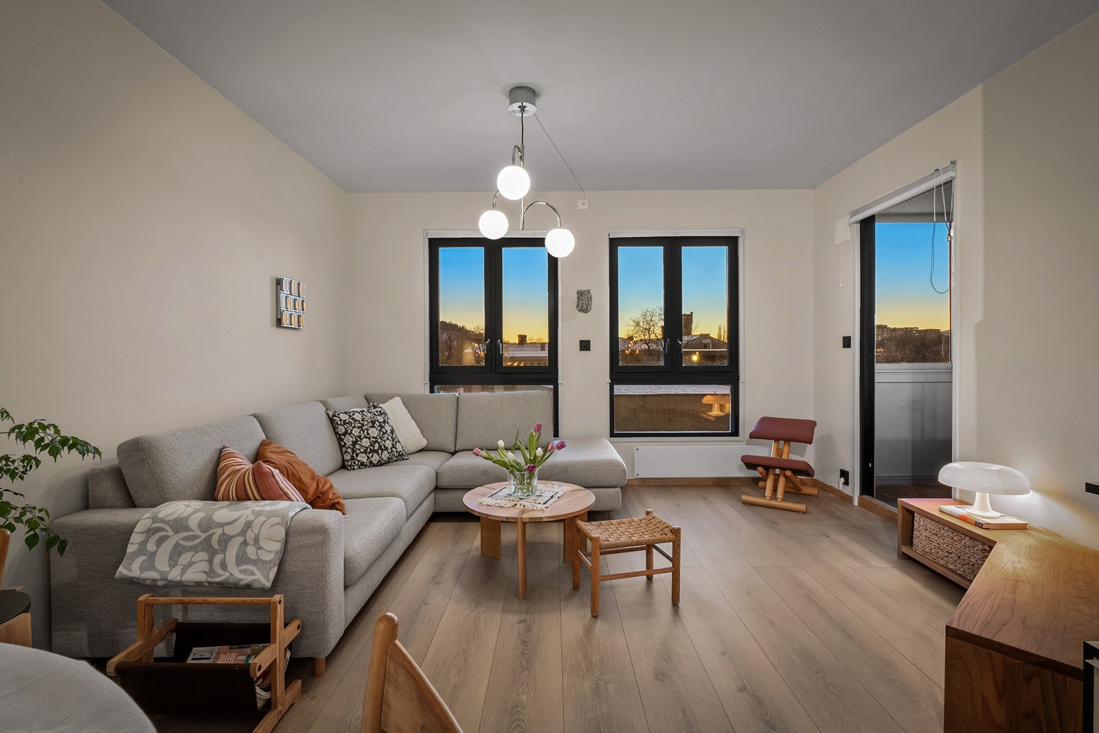 Nydelig toppleilighet med flott vindusrekke og fantastisk utsikt Galleribilde