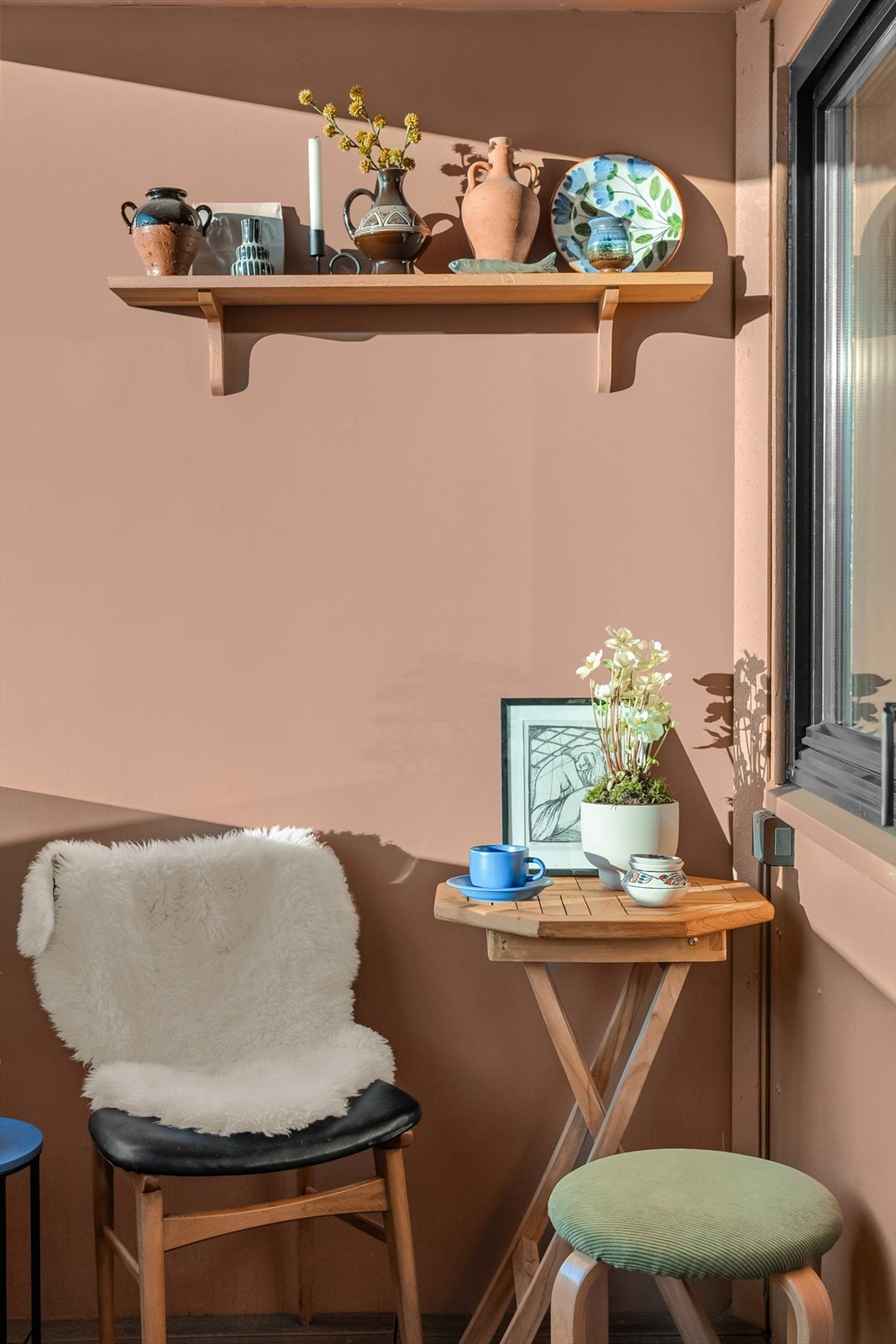 Balkongen fungerer som en fin forlengelse av stuen og kan brukes hele året Galleribilde