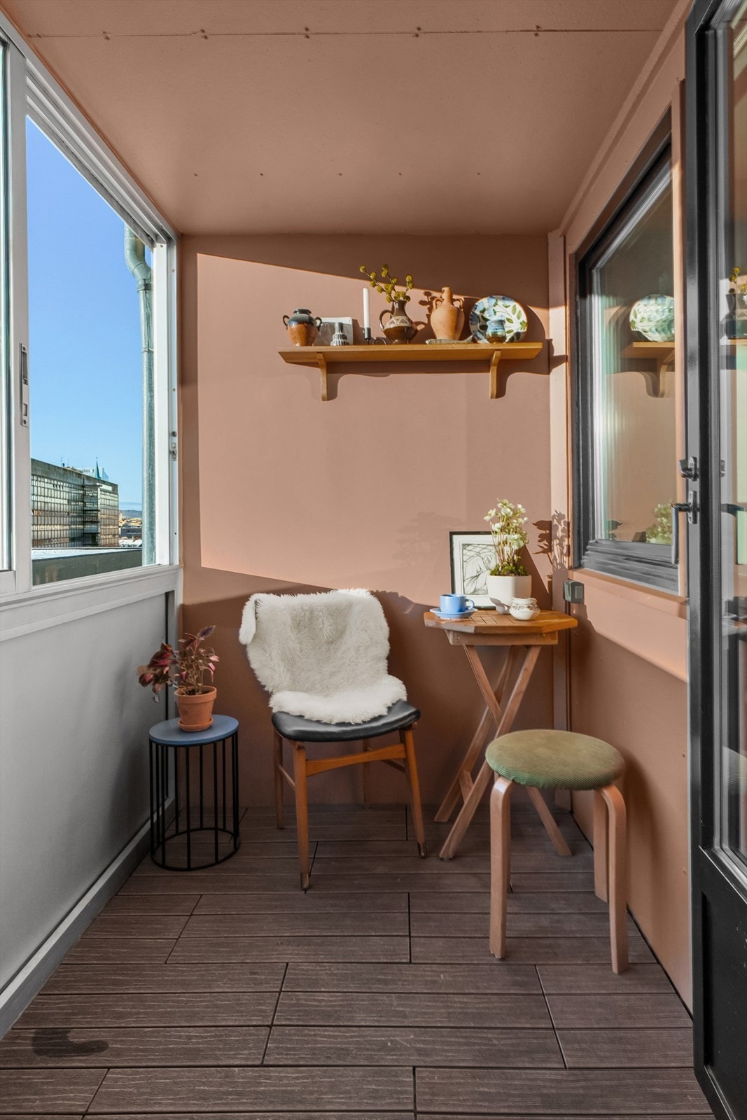 Pent dekke på gulv. Innglasset med mulighet for å åpne Galleribilde