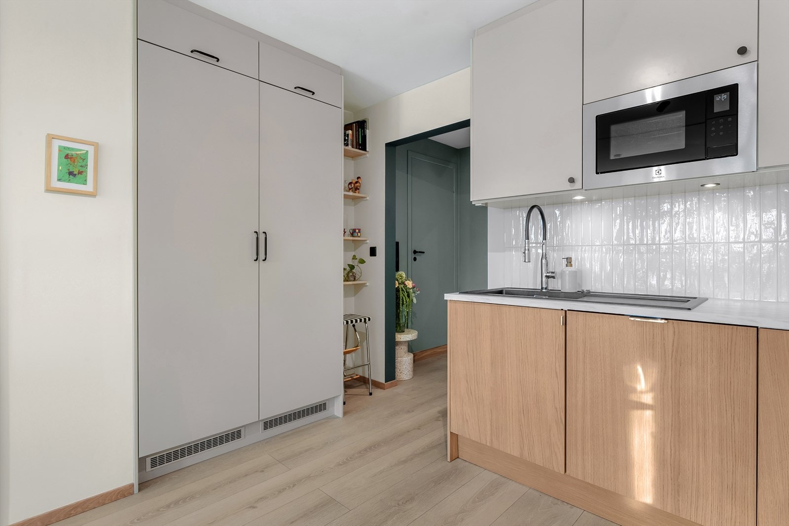 Leiligheten har svært gode løsninger med bl.a. hyller Galleribilde