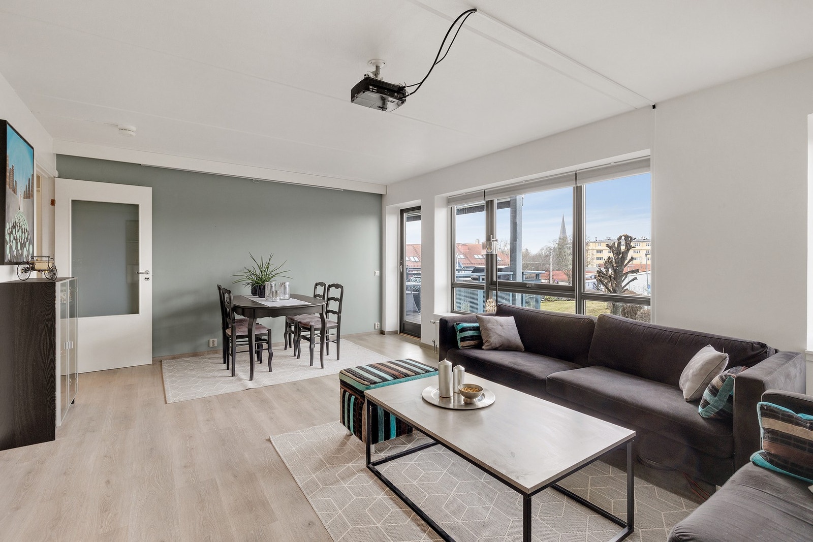 Her har du god plass til stor sofagruppe med tilhørende tv-stuemøblement Galleribilde