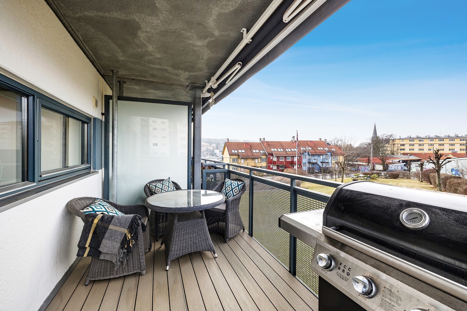 Fra stue har du utgang til herlig balkong på hele 9 kvm Galleribilde