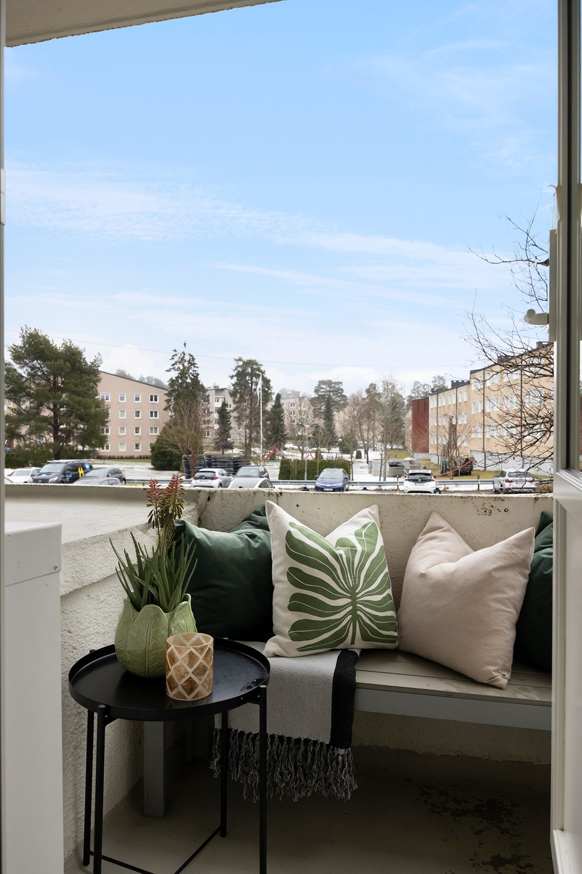 Sydvendt balkong på ca 2 kvm. Galleribilde