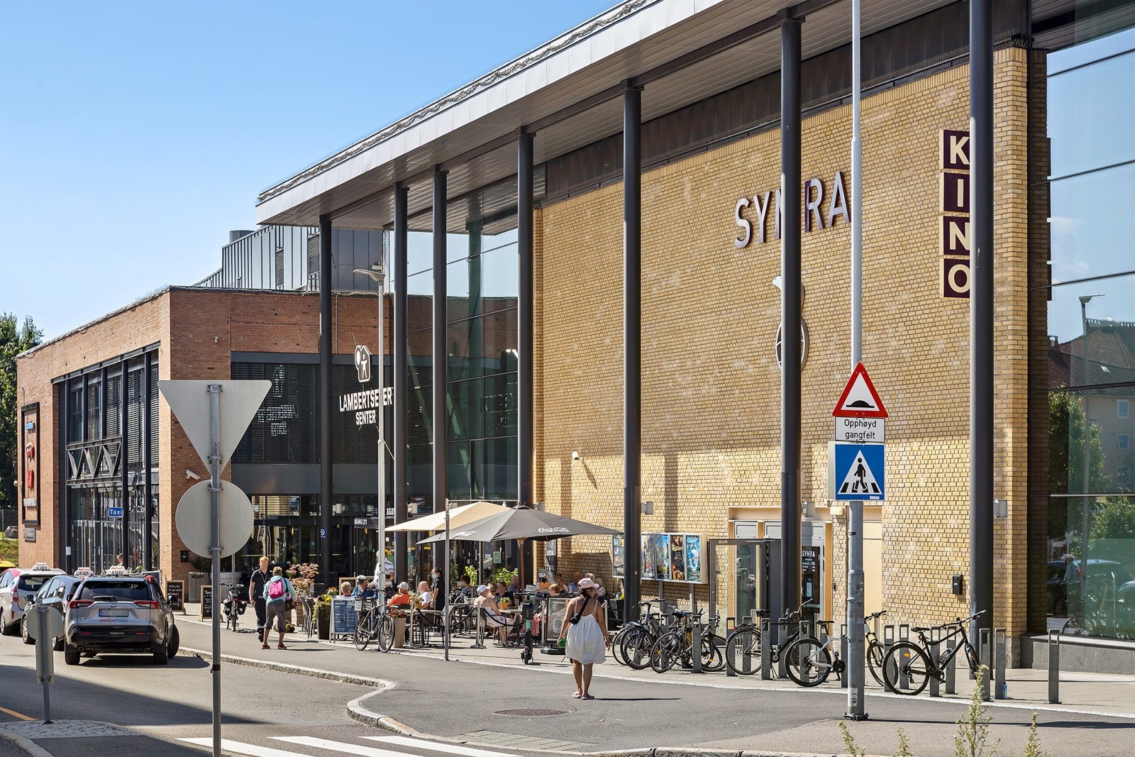 Kort vei til Lambertseter senter som tilbyr rikelig utvalg på butikker. Galleribilde