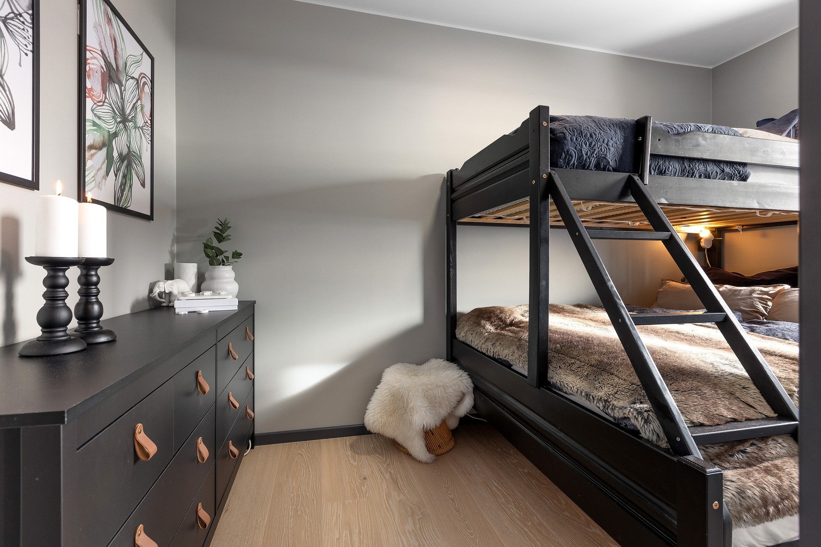 Det er også plass til kommode og lagring. Galleribilde