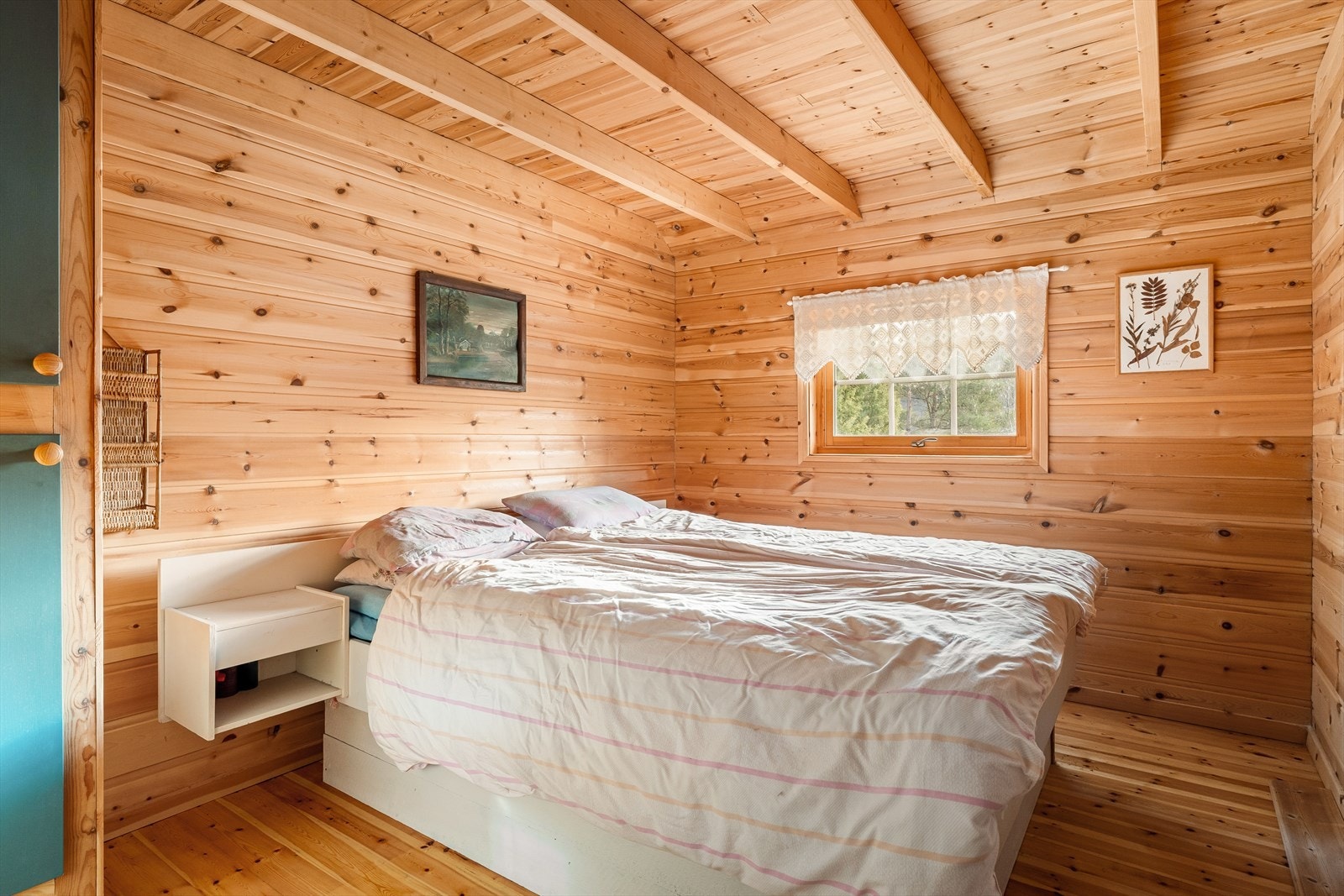 Romslig soverom. Galleribilde