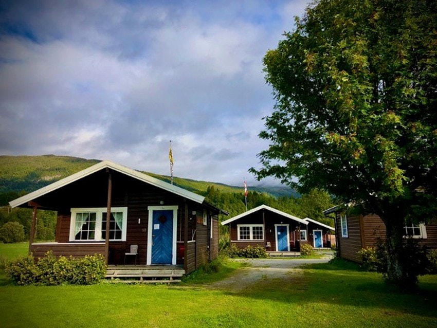 Det er 9 campinghytter (sommerhytter) og 5 vinterisolerte hytter på eiendommen Galleribilde