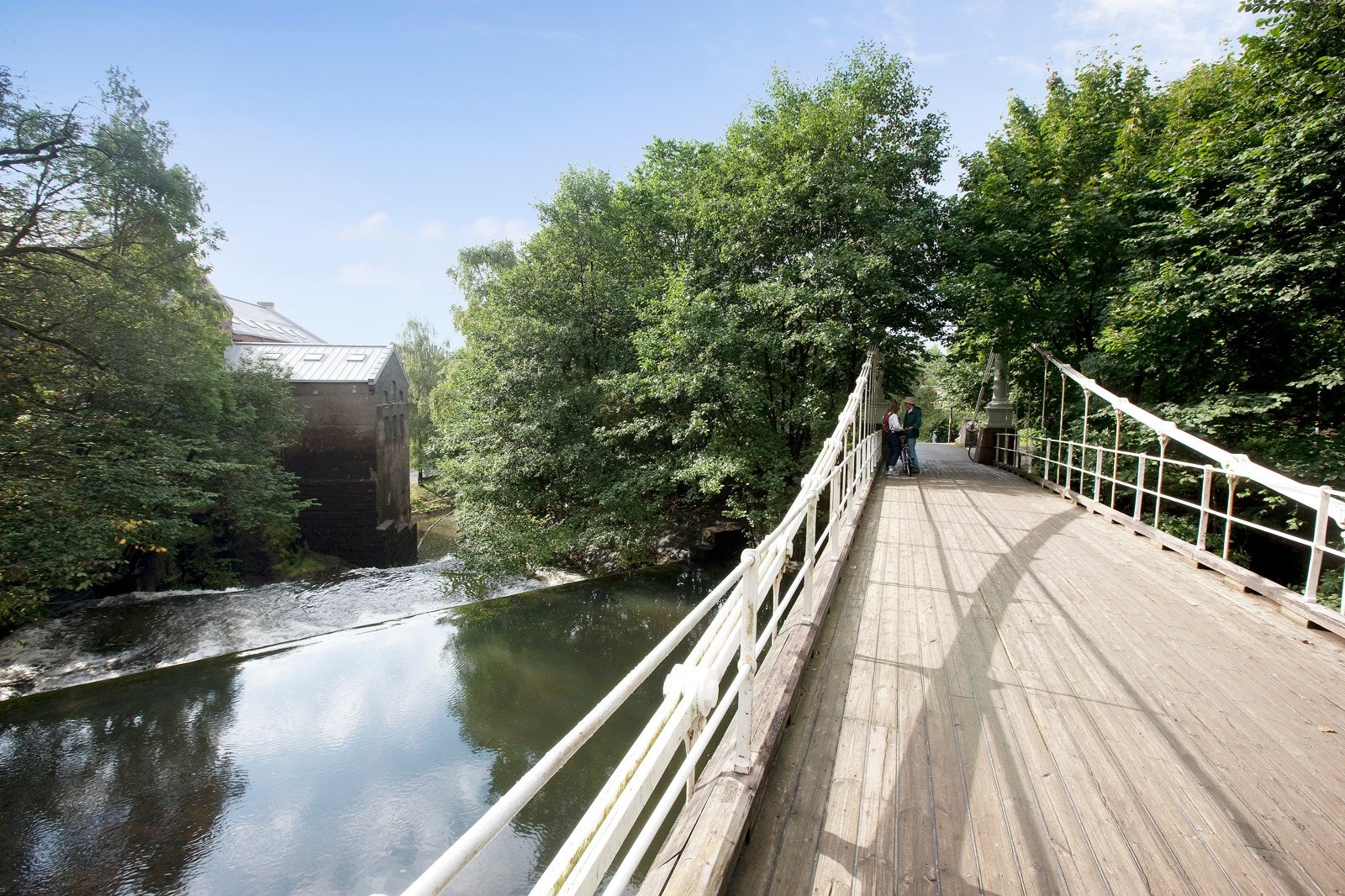 Spaser langs akerselva, i fine omgivelser med flere koselige stoppesteder langs veien Galleribilde