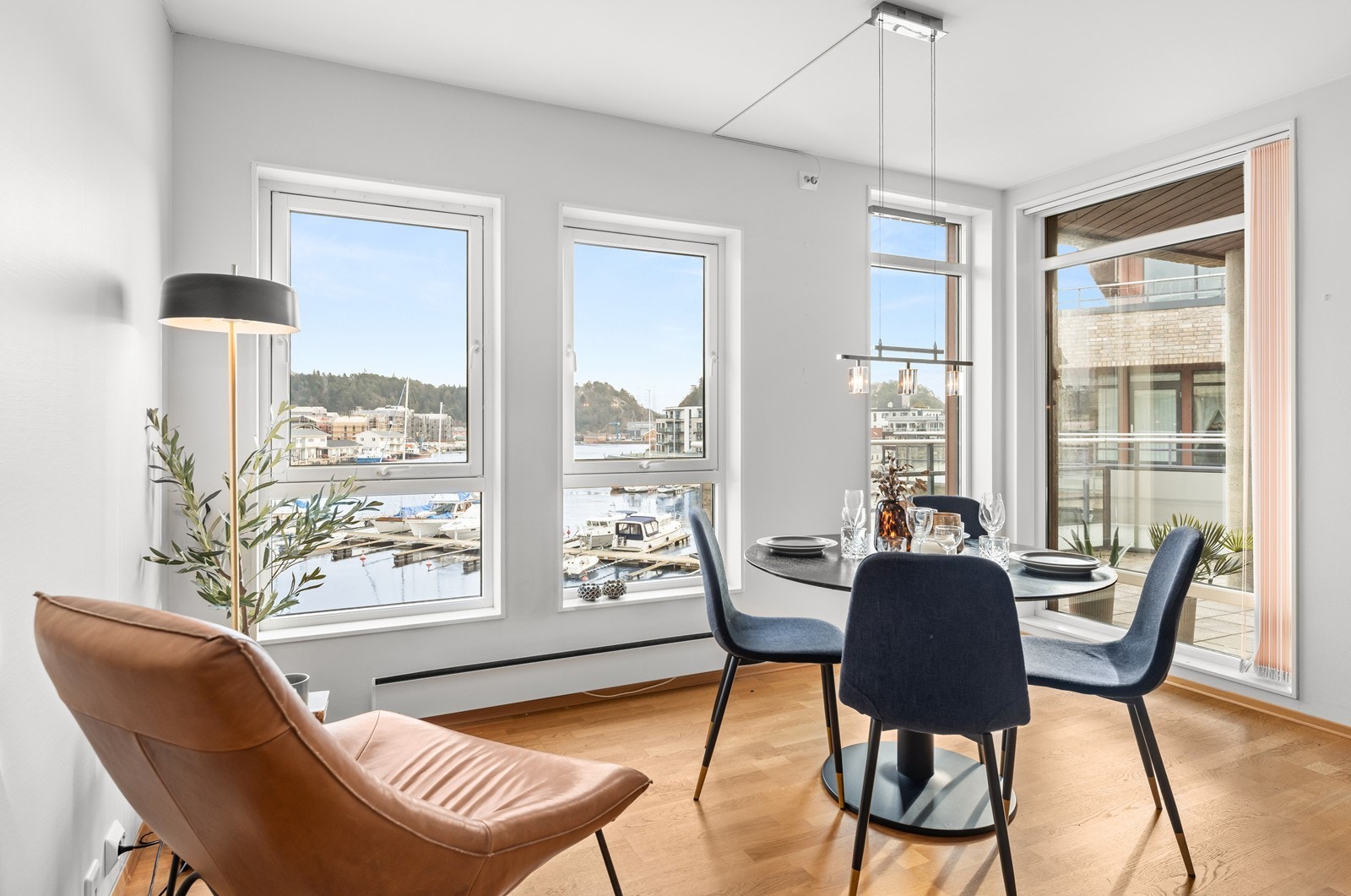 Flotte vindusløsninger som gir et godt natyulig lys og som sikrer utsikten Galleribilde