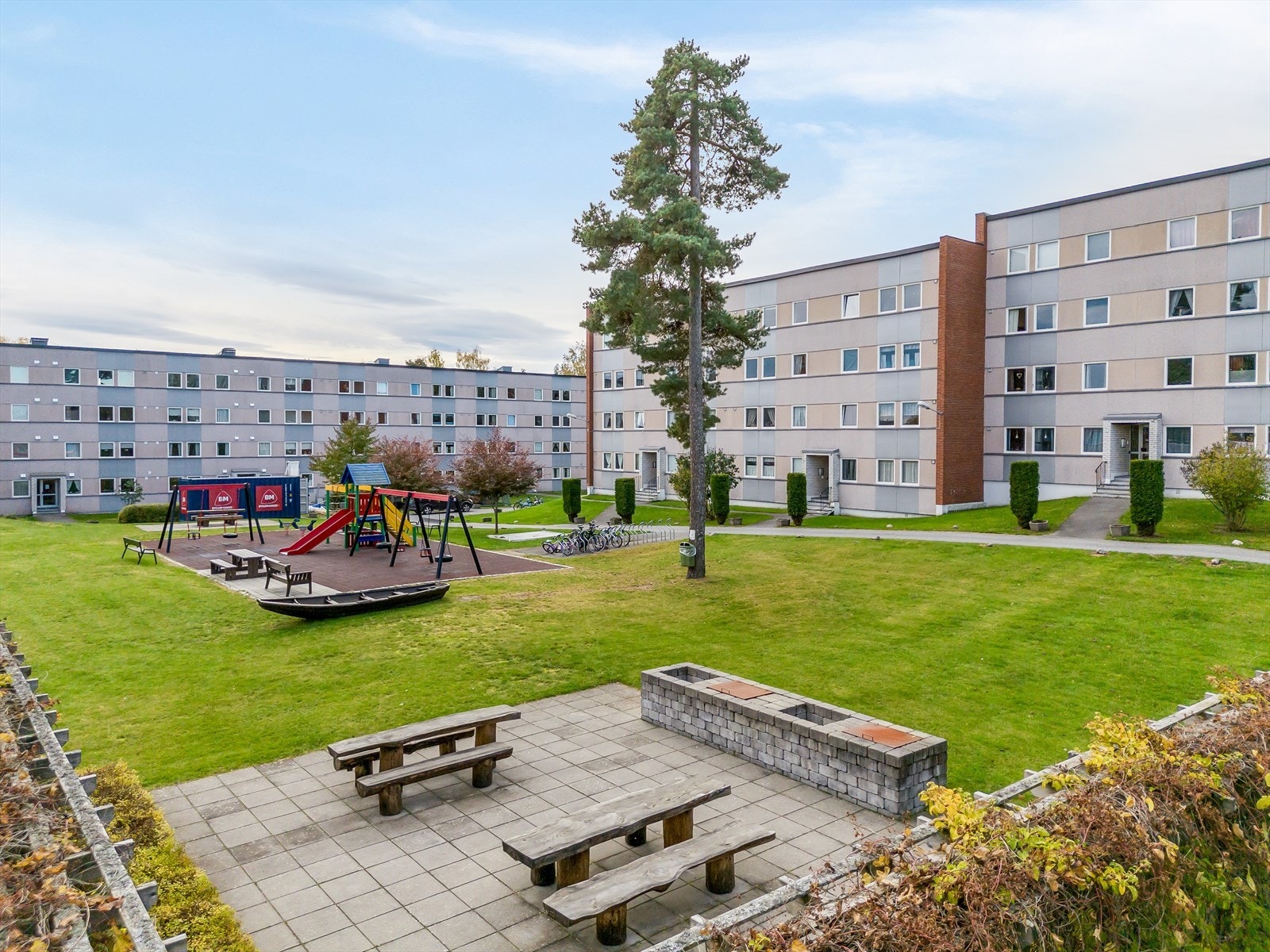 Bad, vaskerom og ventilasjon er under renovering ved borettslaget i 2025, med estimert oppstart for denne leiligheten nå i mars. Da vil bad og vaskerom bli renovert i god og tidsriktig standard. Galleribilde