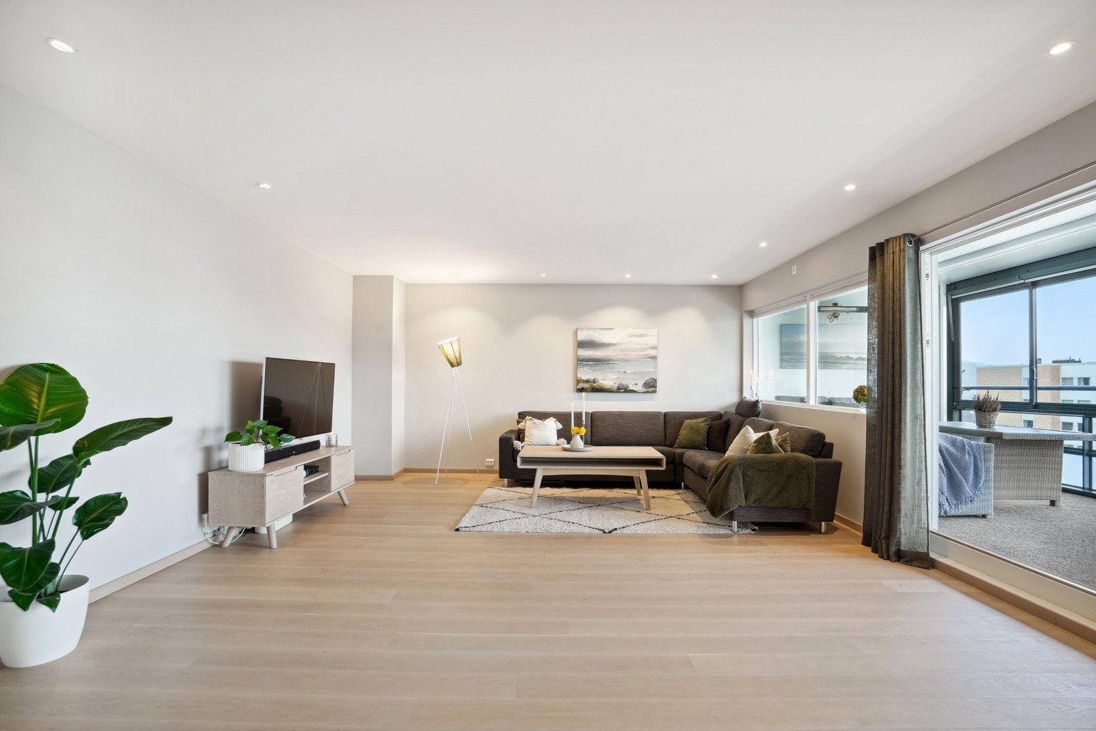 Det er lekkert parkettgulv fra 2017. Galleribilde