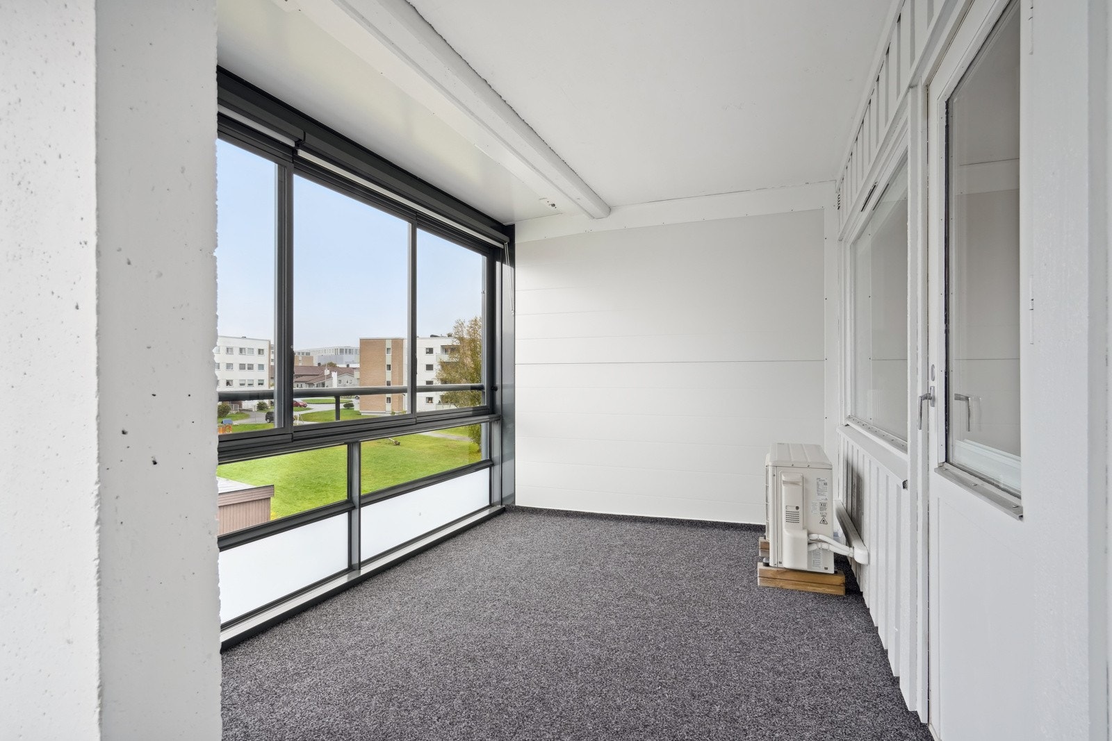 Direkte tilkomst fra kjøkkenet ut til balkongen. Galleribilde