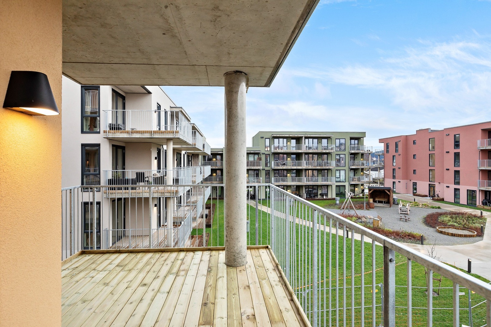 Sørvestvendt balkong på ca. 11 kvm Galleribilde