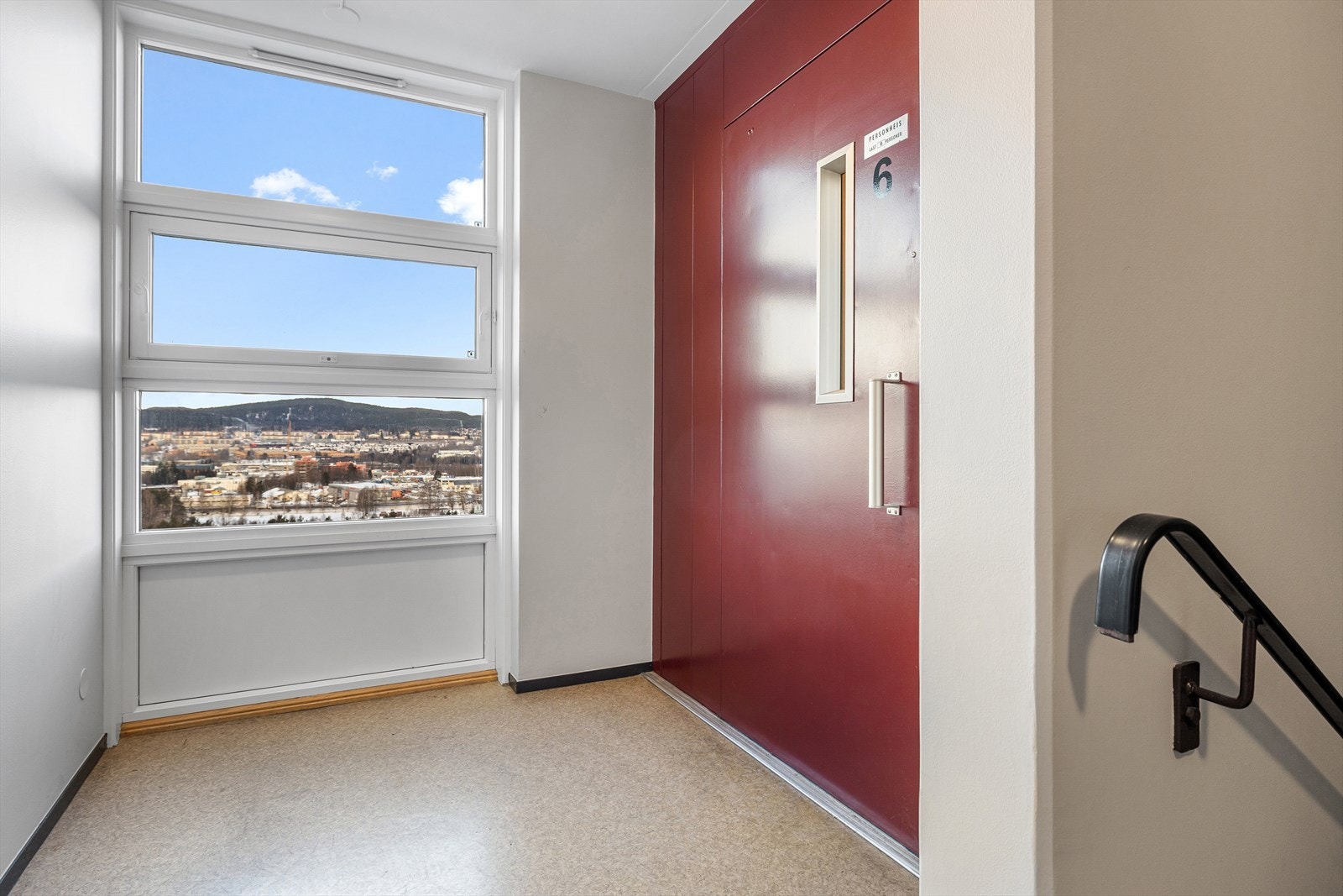 - Enkel adkomst med heis til leilighetsplan (6. etg.) og garasjeanlegget i kjeller - Galleribilde