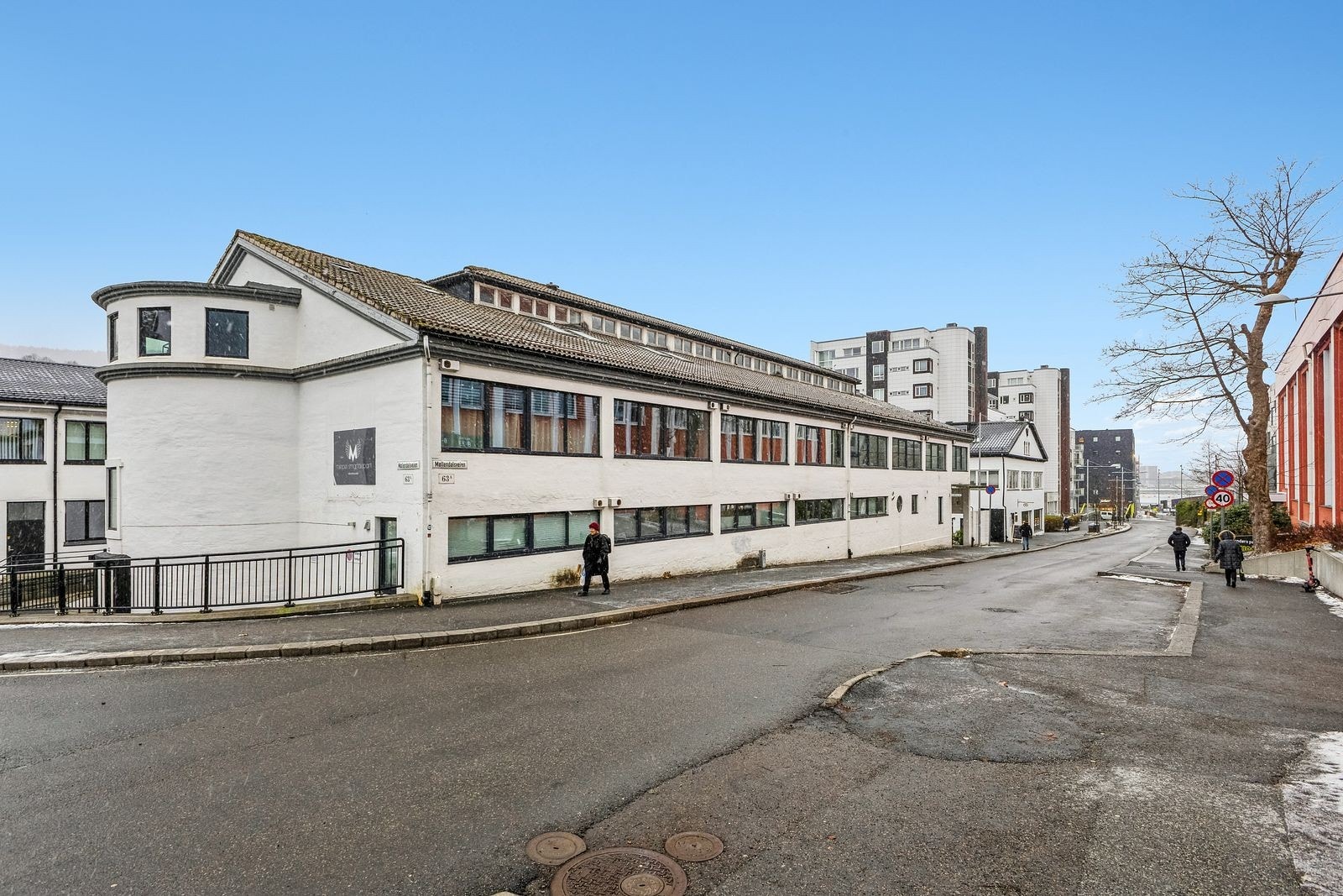 Fasade - Her finner du Bunnpris og Joker i umiddelbar nærhet. Muligheter for leie av parkering. Galleribilde