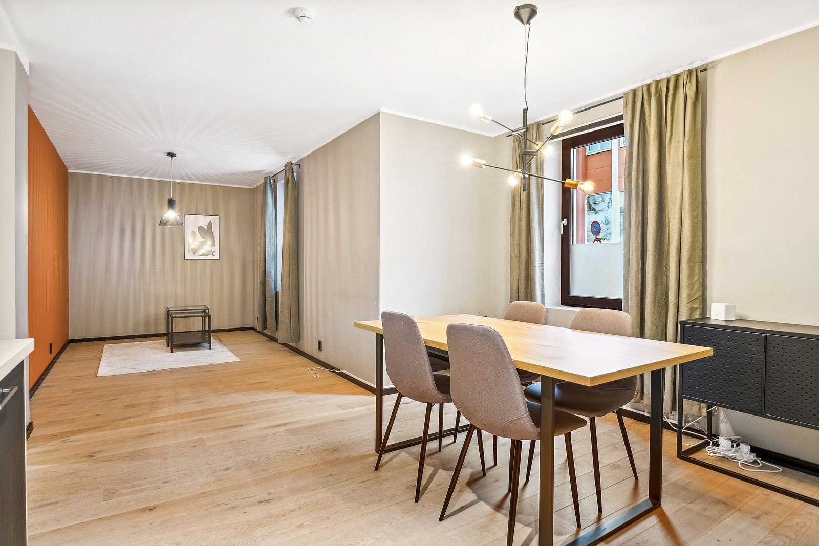 Stuen er møblert, her mangler du bare sofaen! Galleribilde