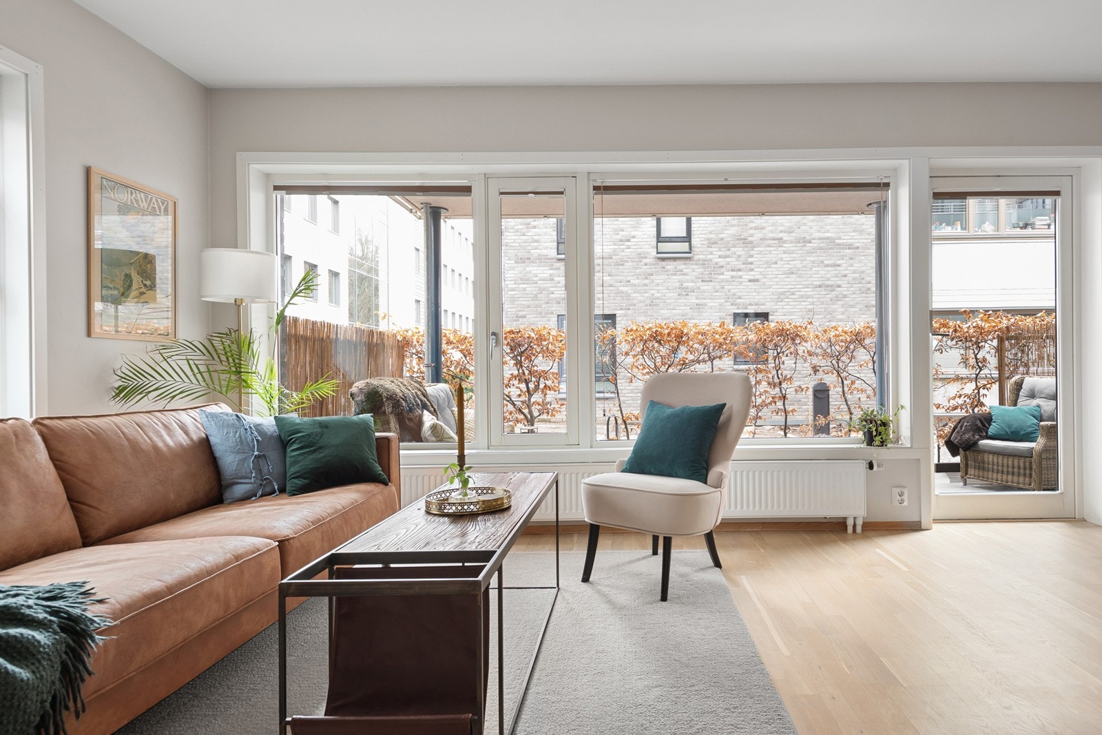 Hyggelig sofakrok med god plass til sofa, stuebord og annet tilhørende møblement. Galleribilde