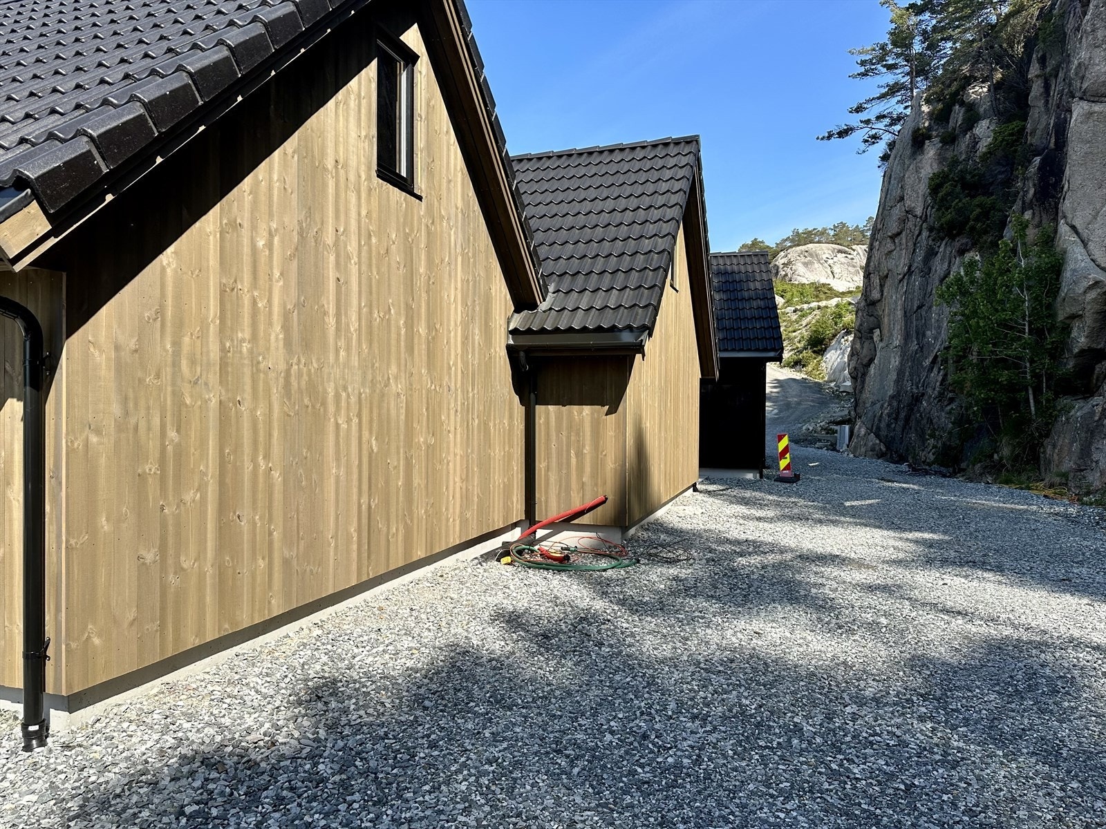 Det er klargjort for straum, og seljar sår for oppsett av strømskap og tilknyttingsavgift. Abonnement må kjøper kjøpe sjølv. Galleribilde