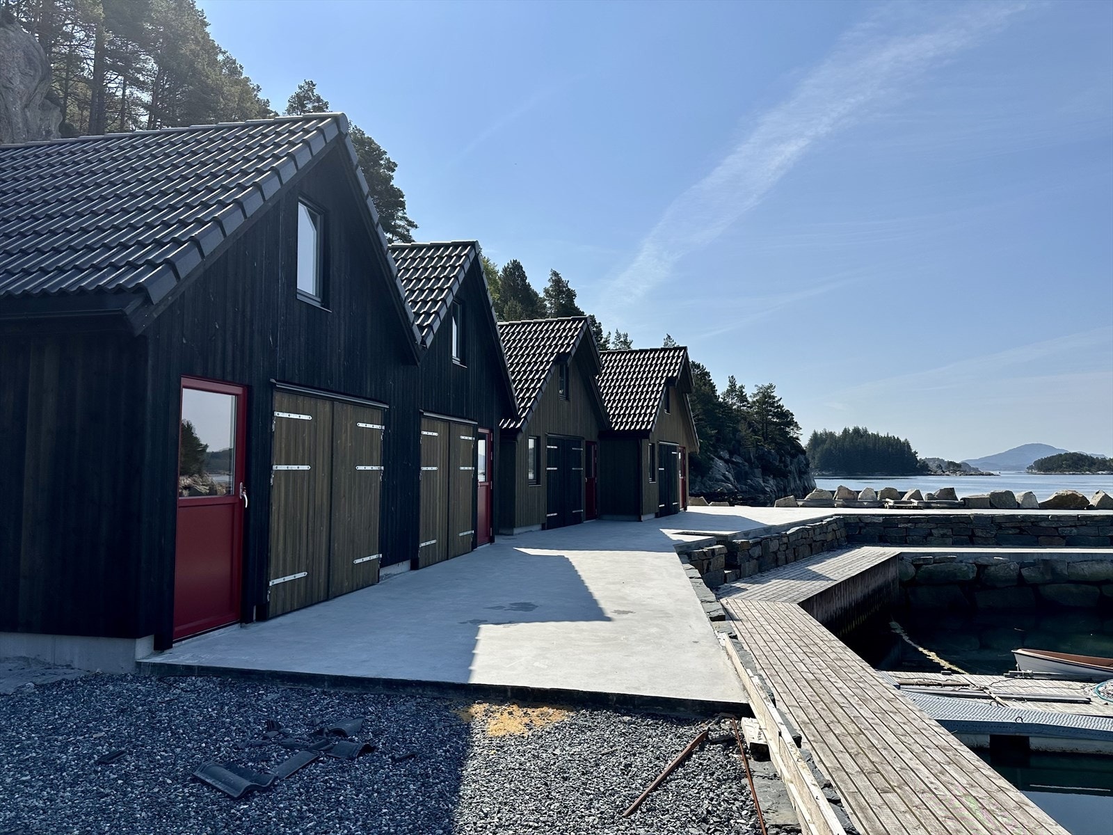 Naustet nærmast her er nr. 4. Det er og regulert og godkjent 6 naust til. Galleribilde
