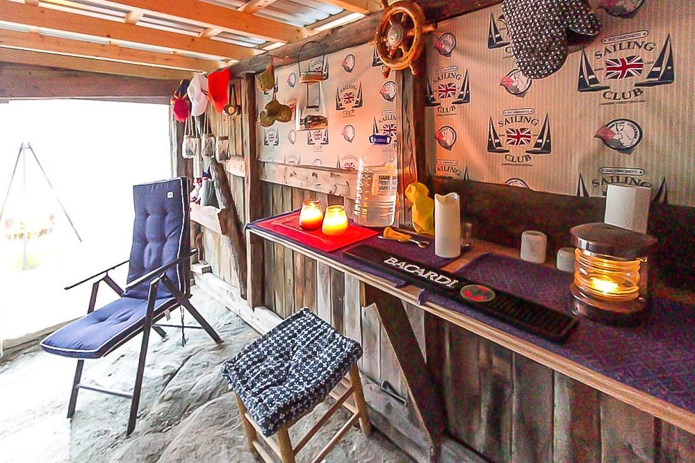 Inne i naustet Galleribilde