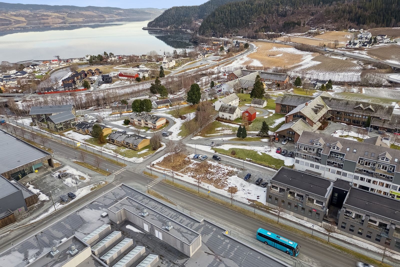 Denne ubebygde tomten på ca. 1,5 dekar har en attraktiv beliggenhet med kort vei til alle sentrumsfasiliteter. Galleribilde